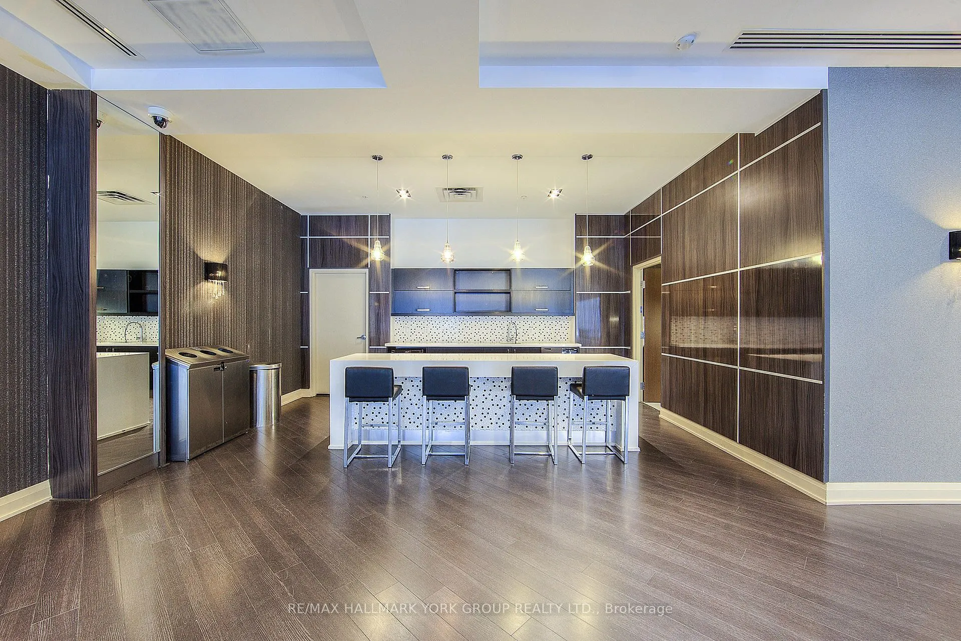 85 North Park Road, #602