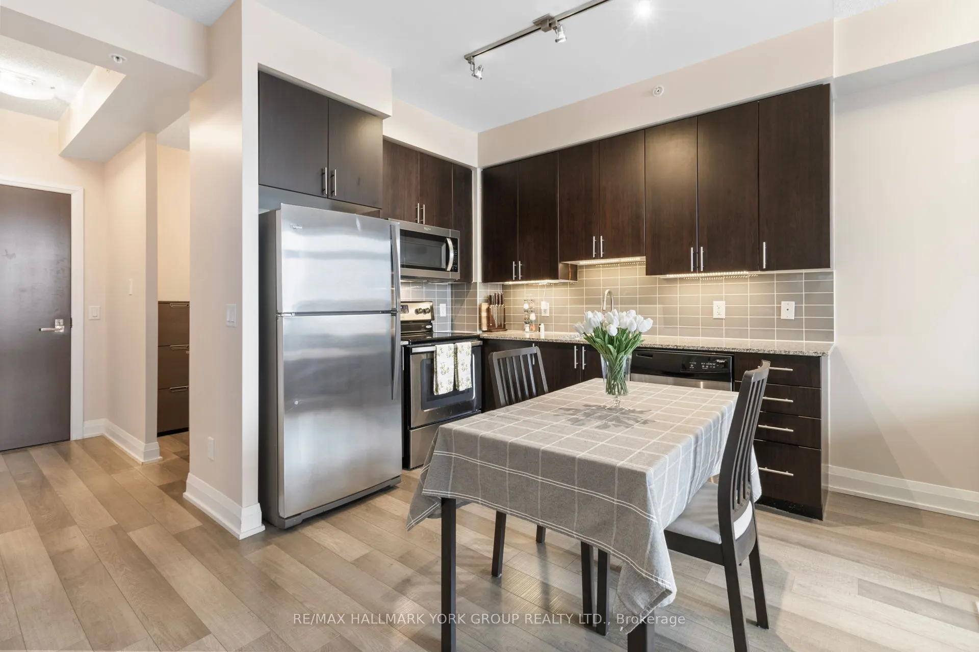 85 North Park Road, #602