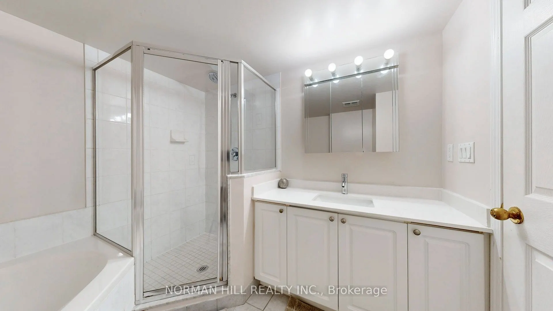 23 Oneida Crescent, #706