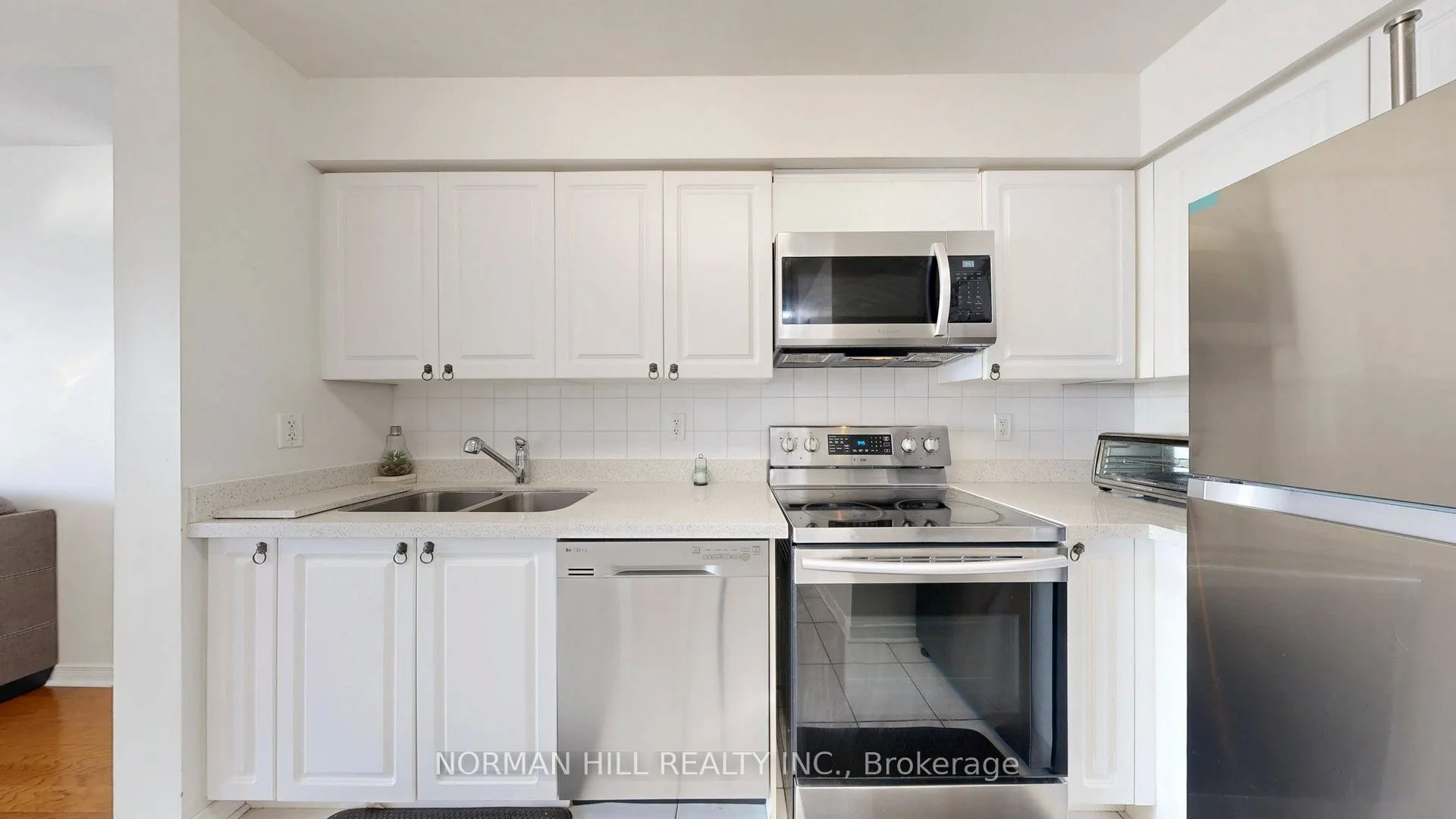 23 Oneida Crescent, #706