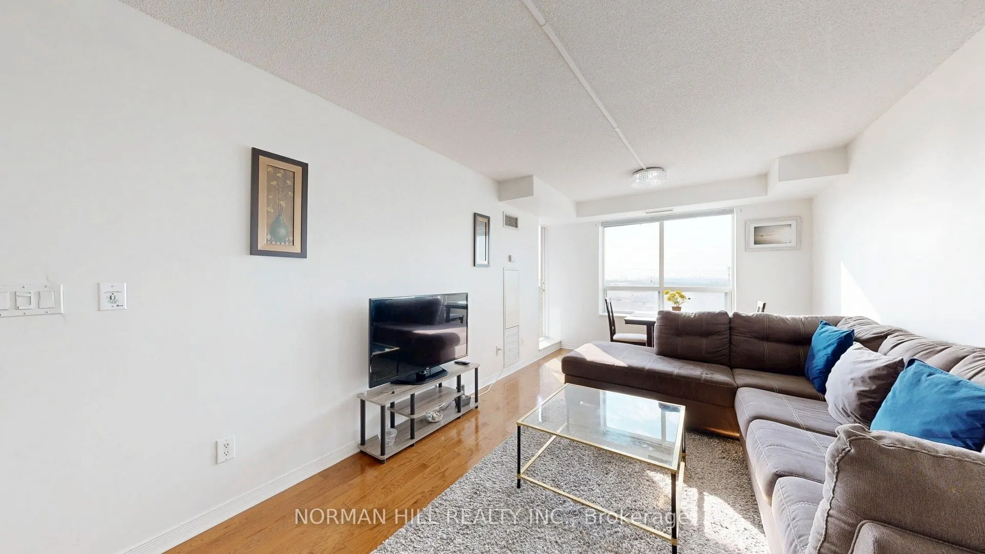 23 Oneida Crescent, #706