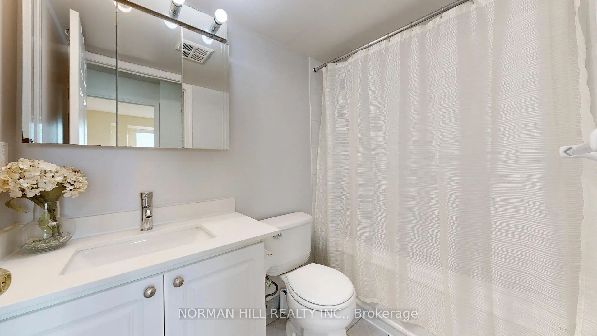 23 Oneida Crescent, #706