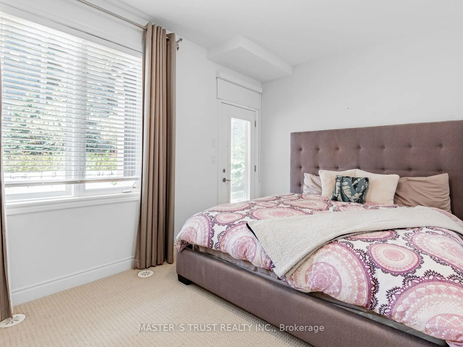 271 South Park Road, #TH27