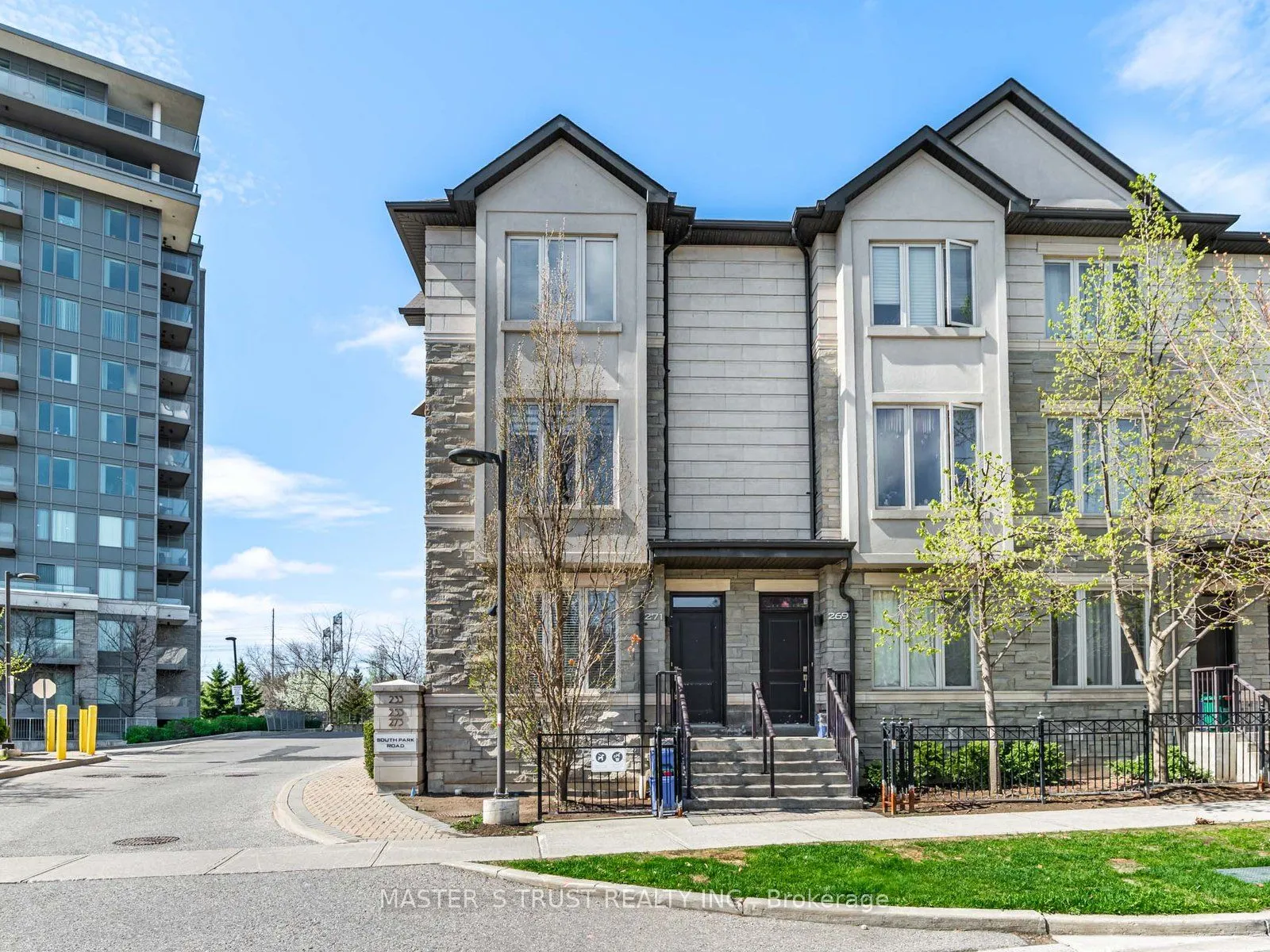 271 South Park Road, #TH27