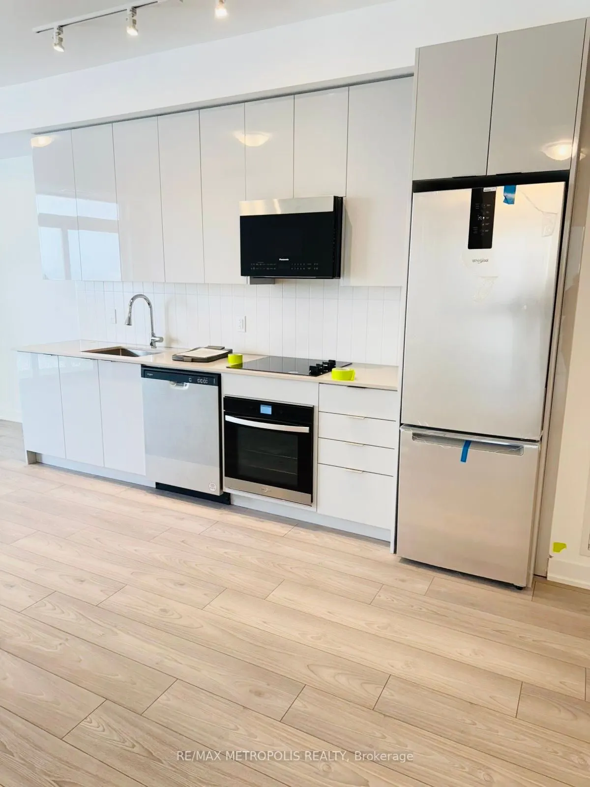 10 Abeja Street, #1115