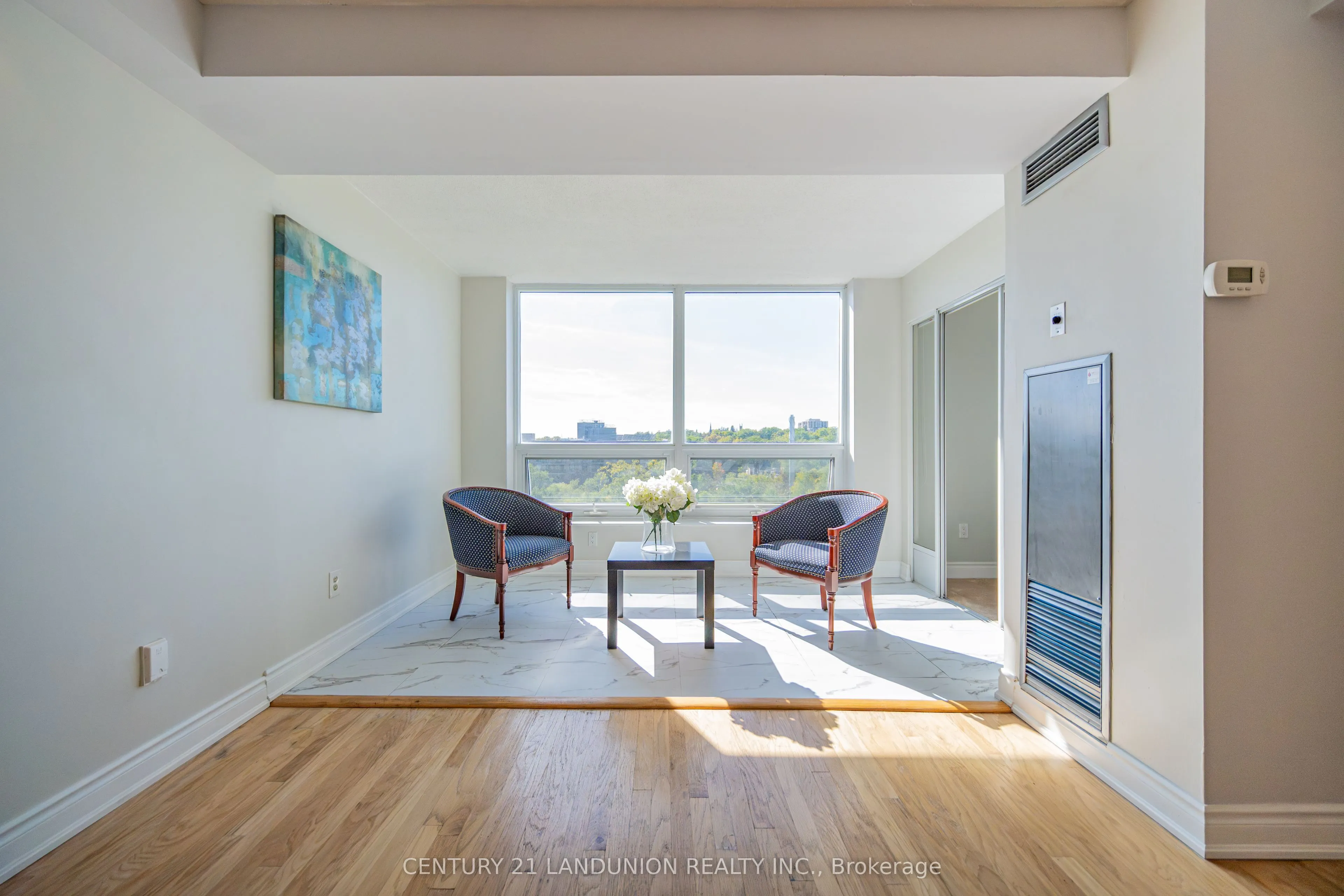 326 Major Mackenzie Drive E, #619