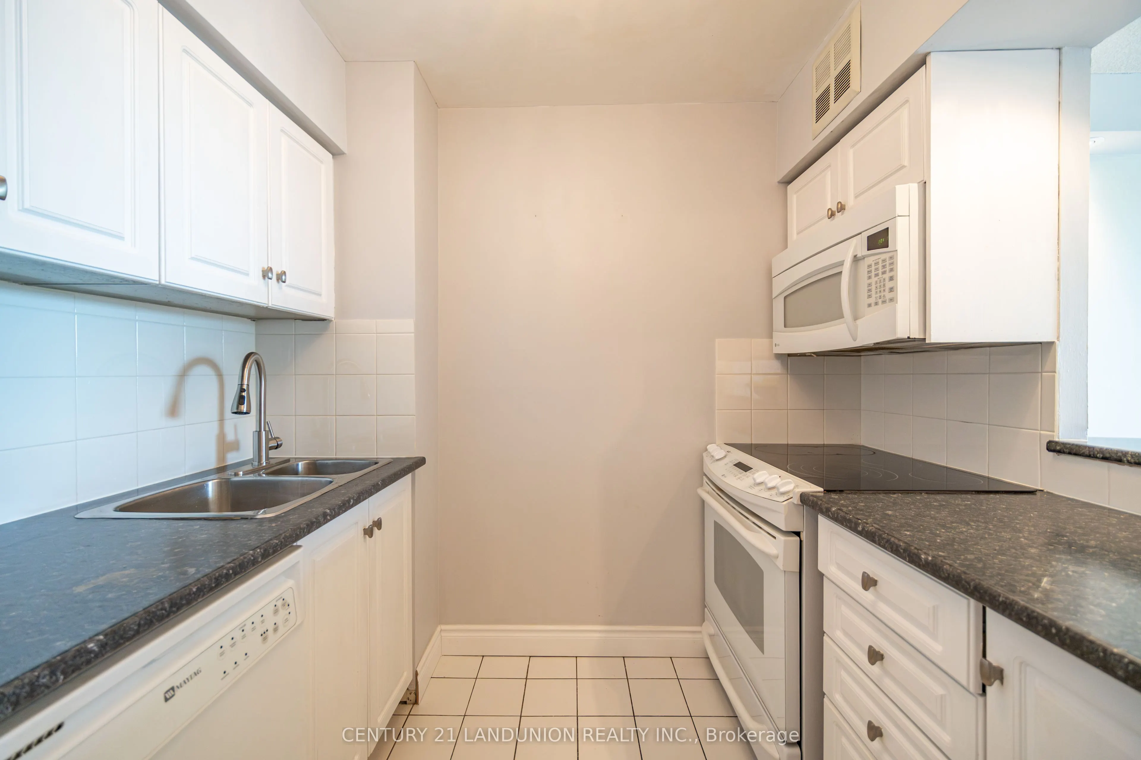 326 Major Mackenzie Drive E, #619