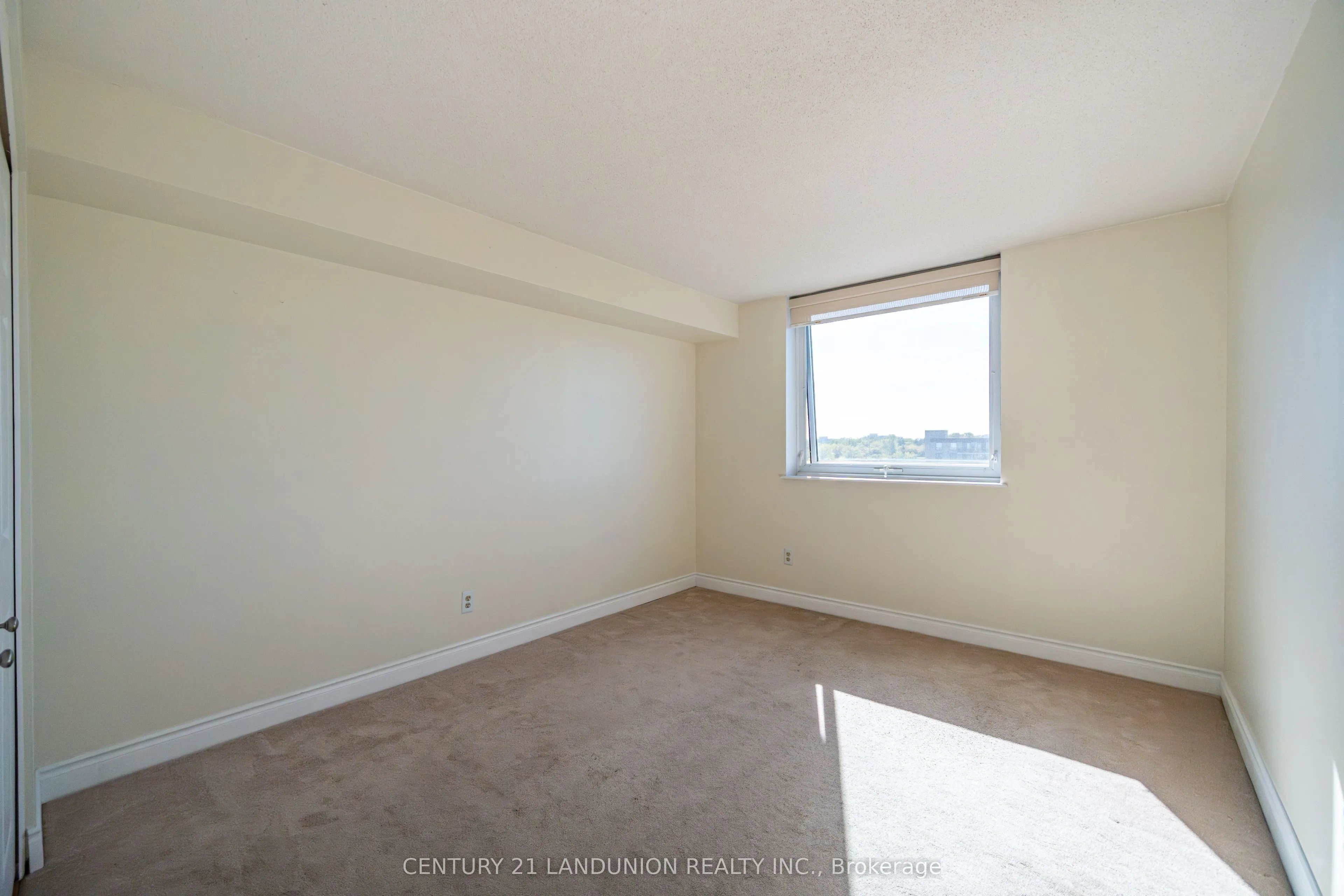 326 Major Mackenzie Drive E, #619