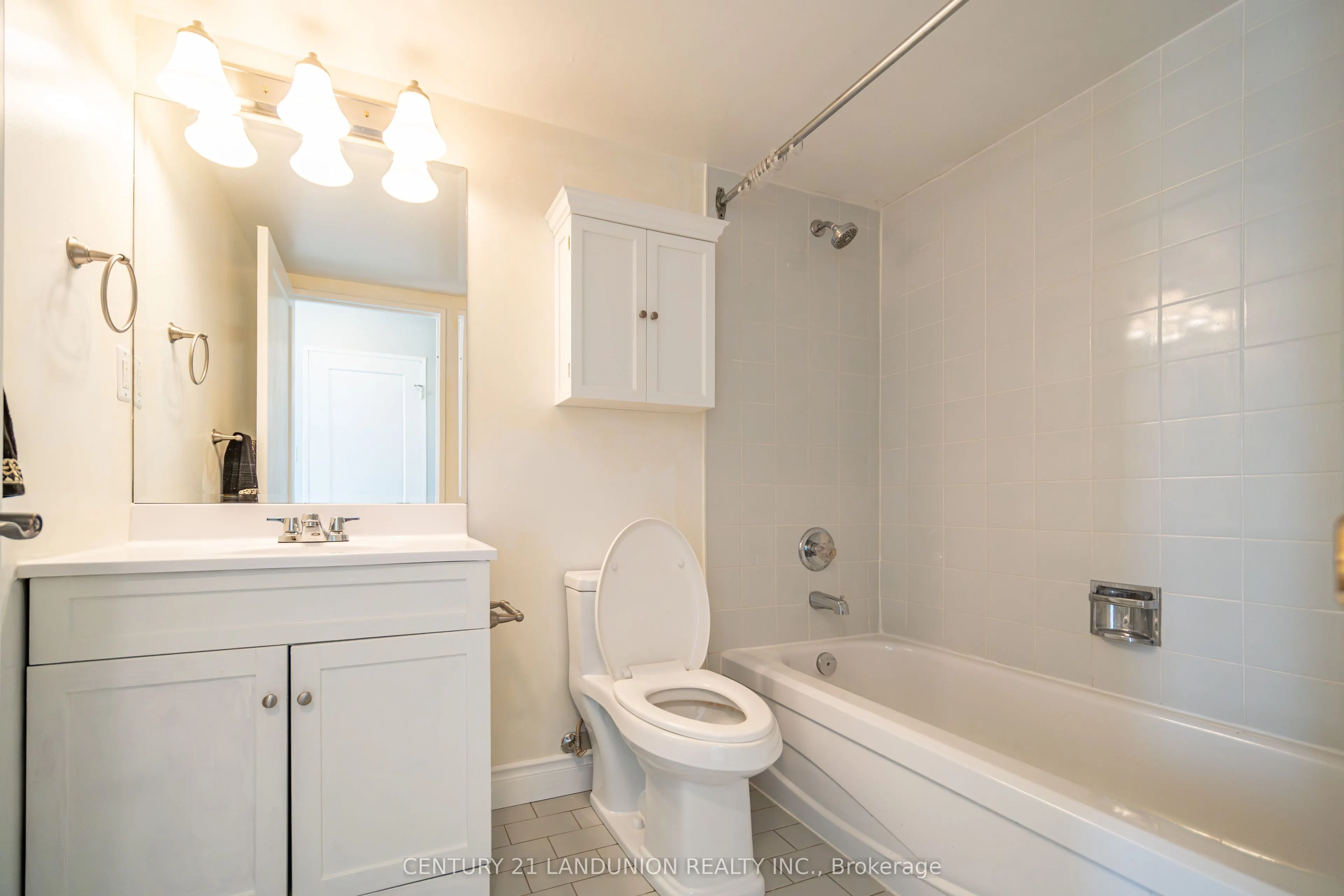 326 Major Mackenzie Drive E, #619