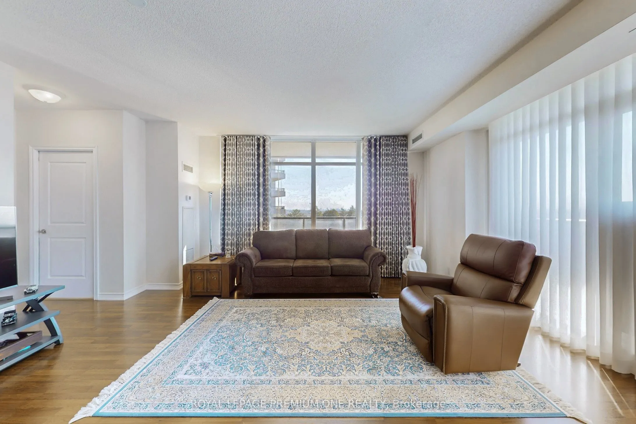9235 Jane Street, #606
