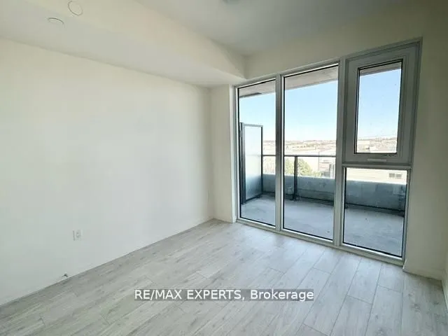 8960 Jane Street, #424