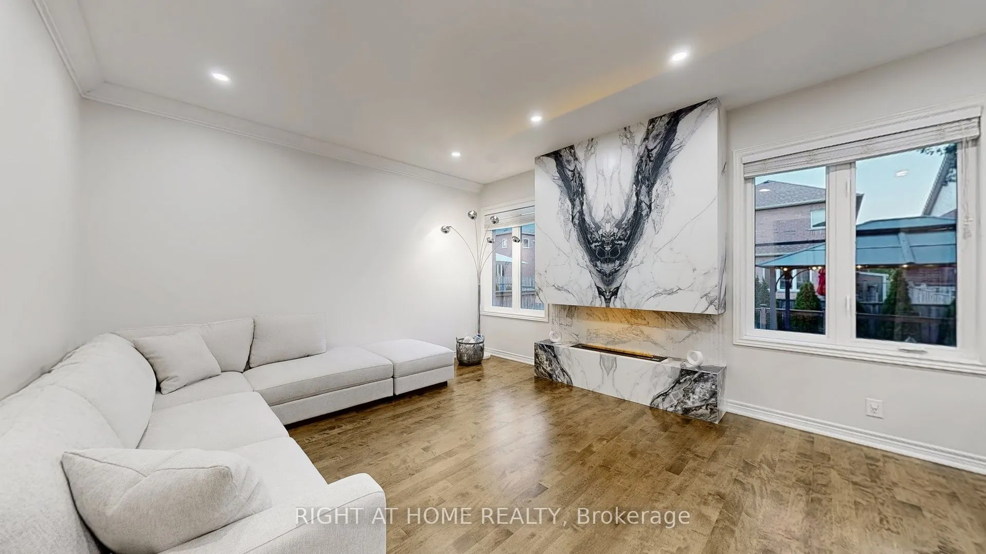 110 Thatcher Crescent