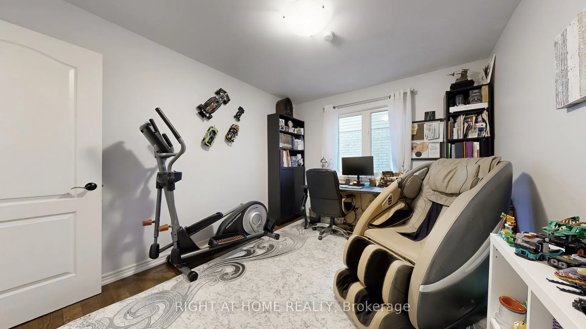 110 Thatcher Crescent
