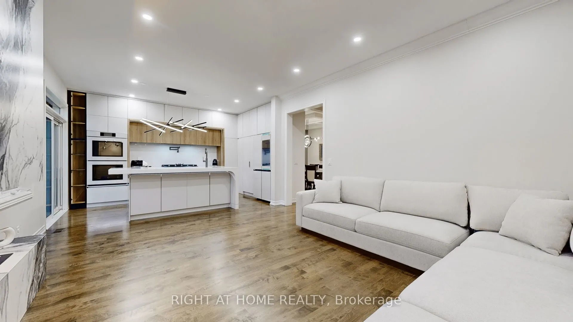 110 Thatcher Crescent