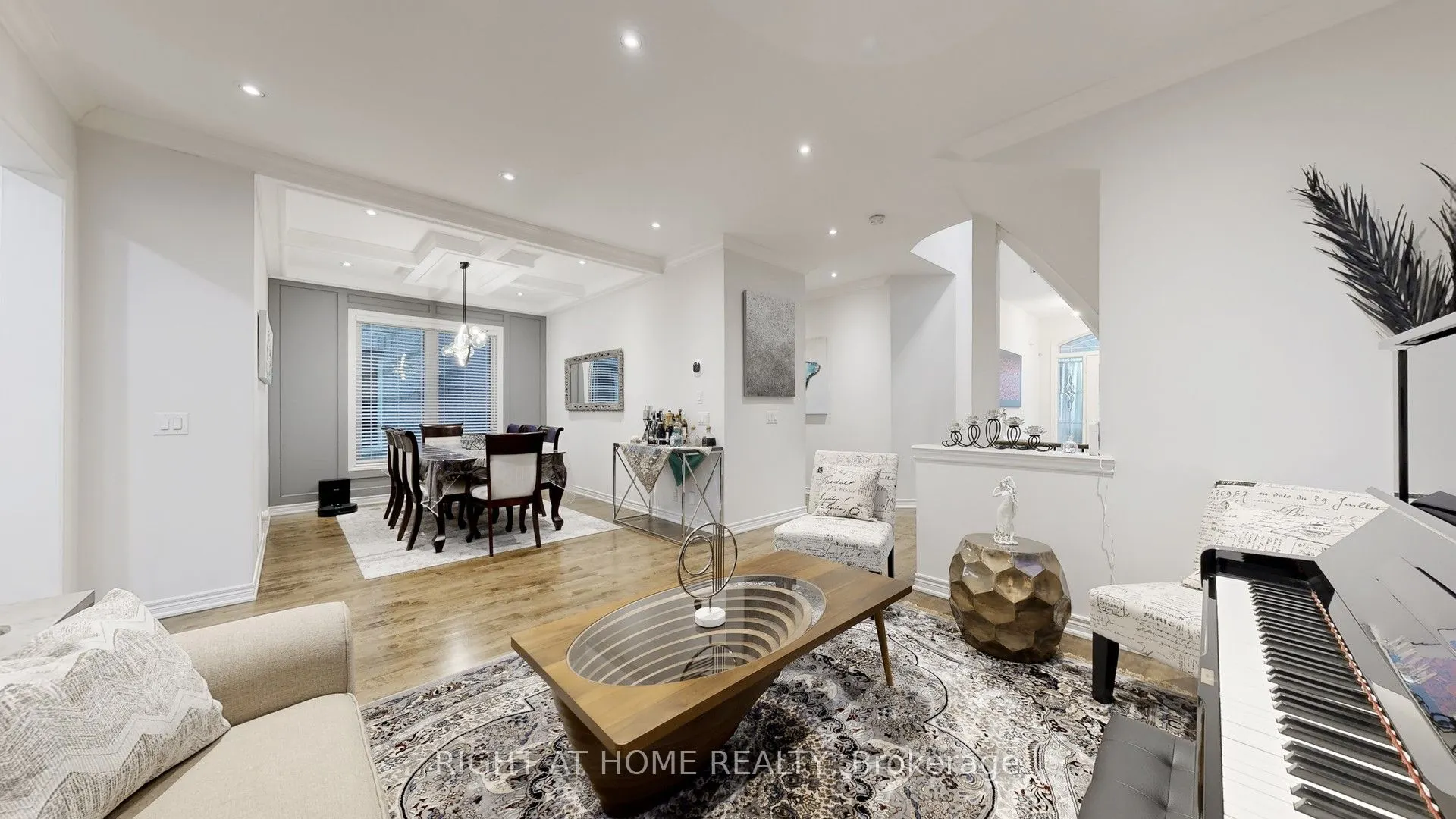 110 Thatcher Crescent