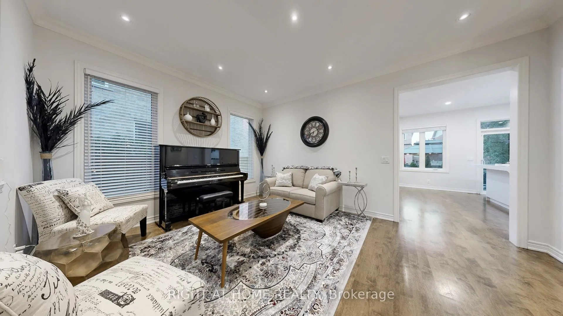 110 Thatcher Crescent