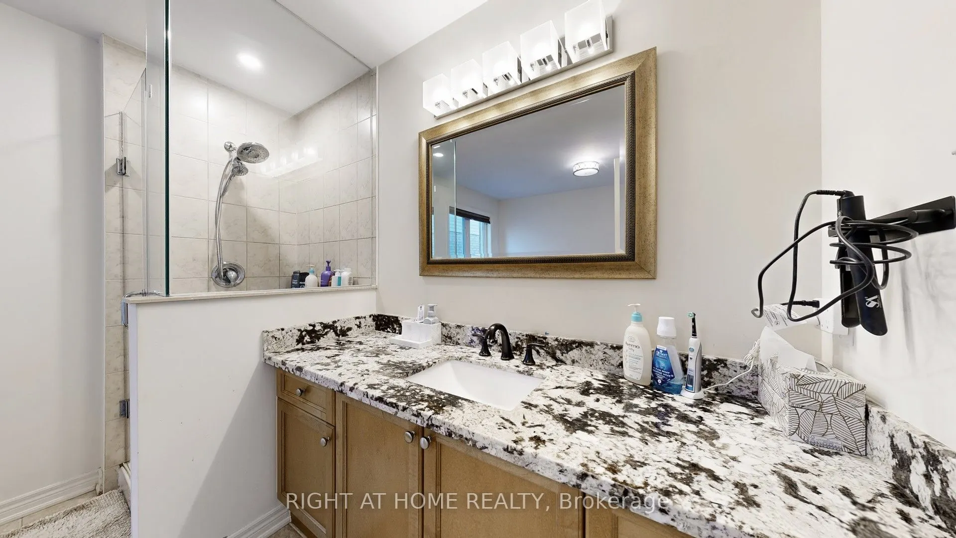 110 Thatcher Crescent