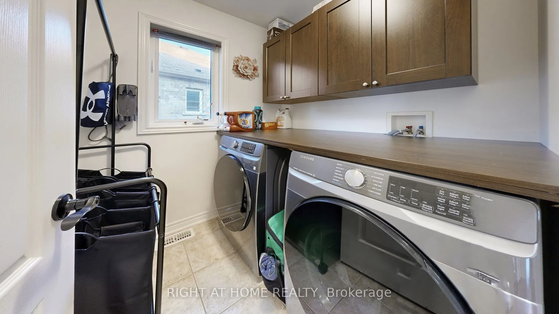 110 Thatcher Crescent