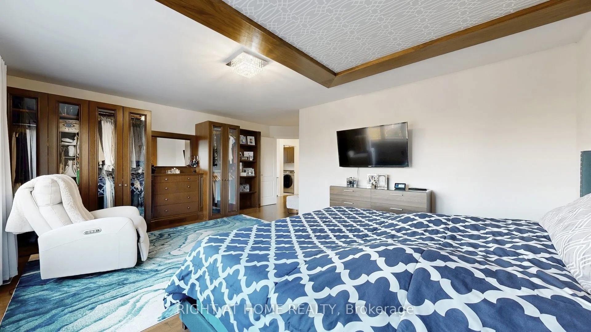 110 Thatcher Crescent