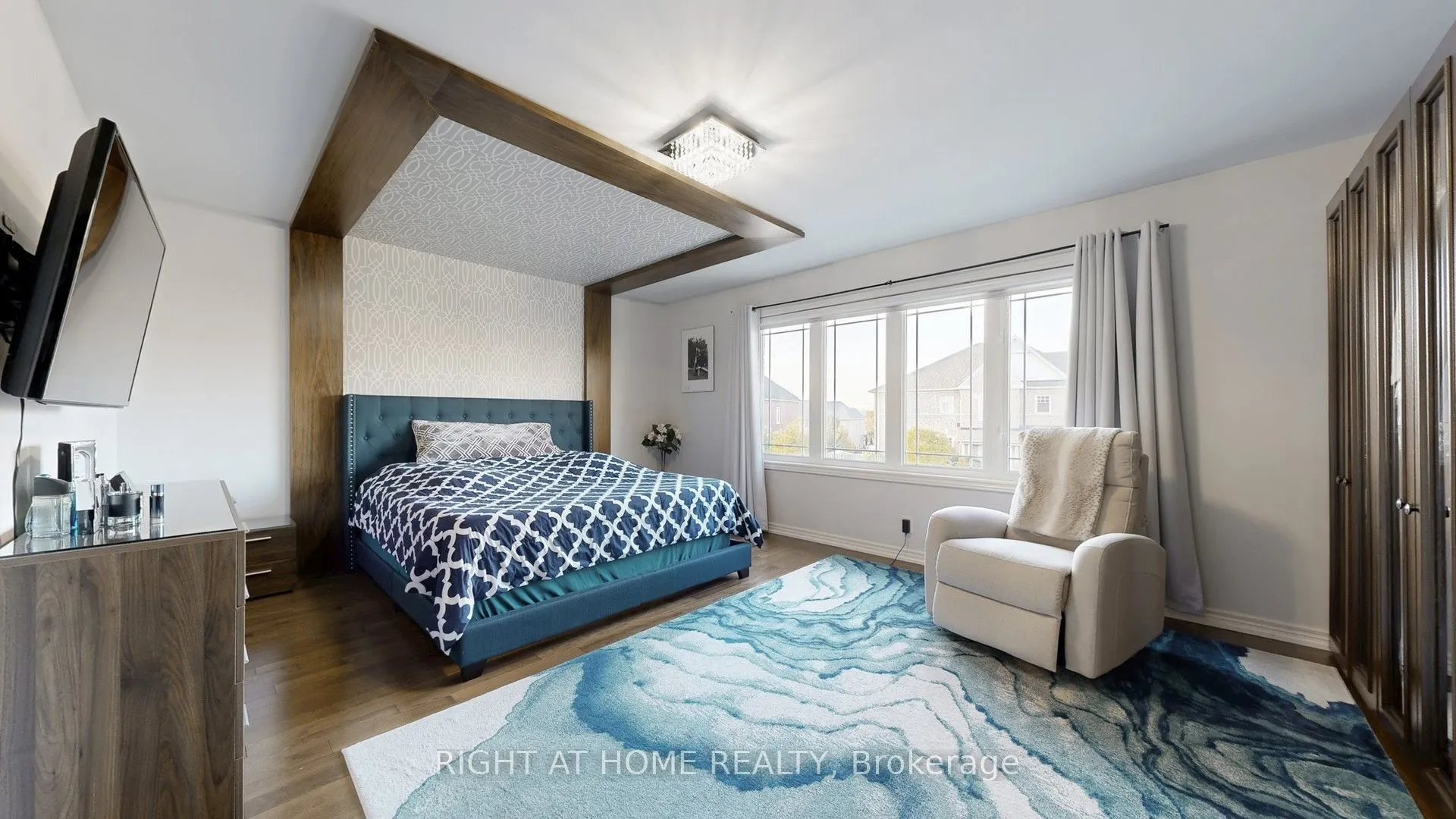 110 Thatcher Crescent