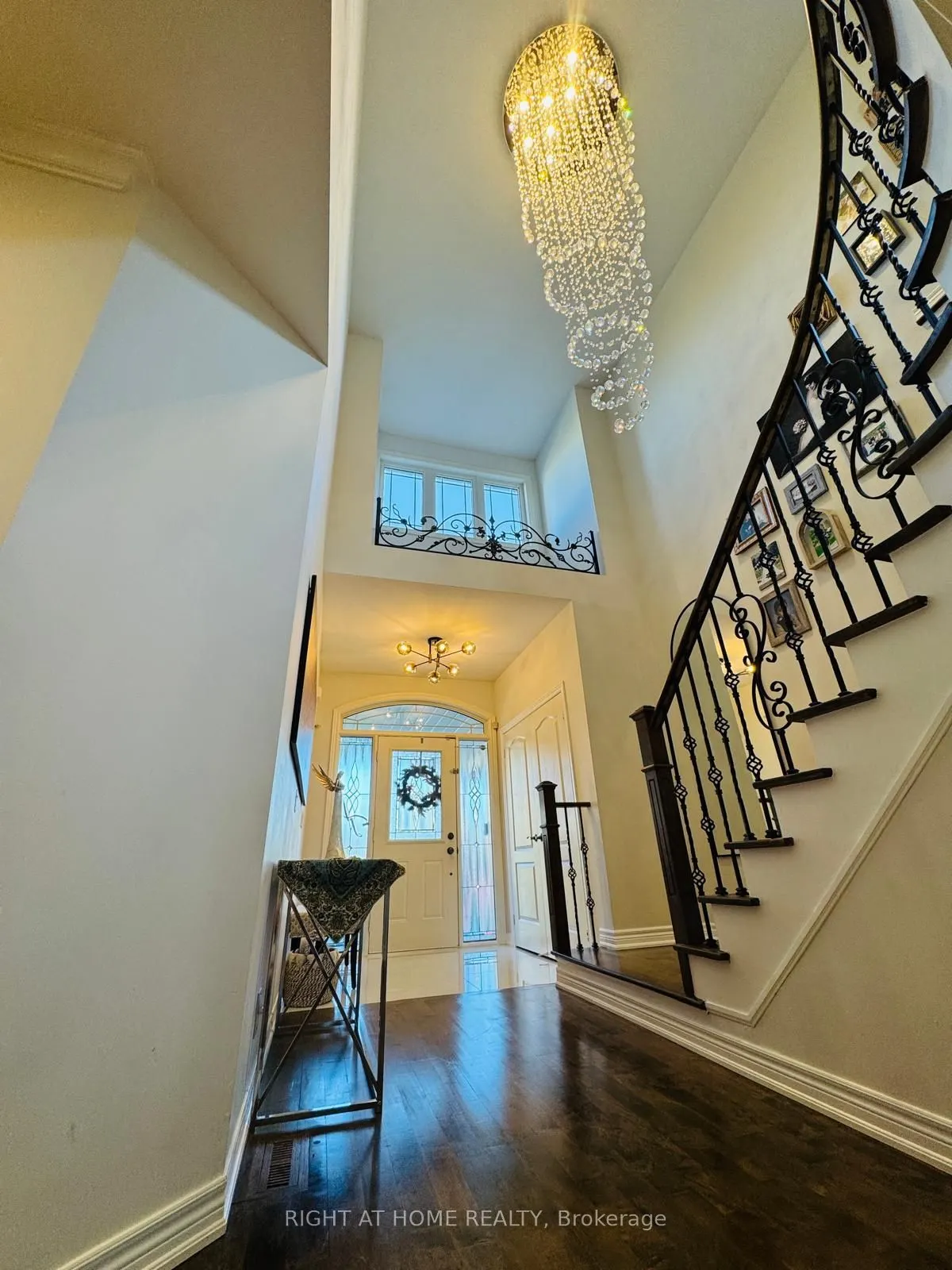 110 Thatcher Crescent