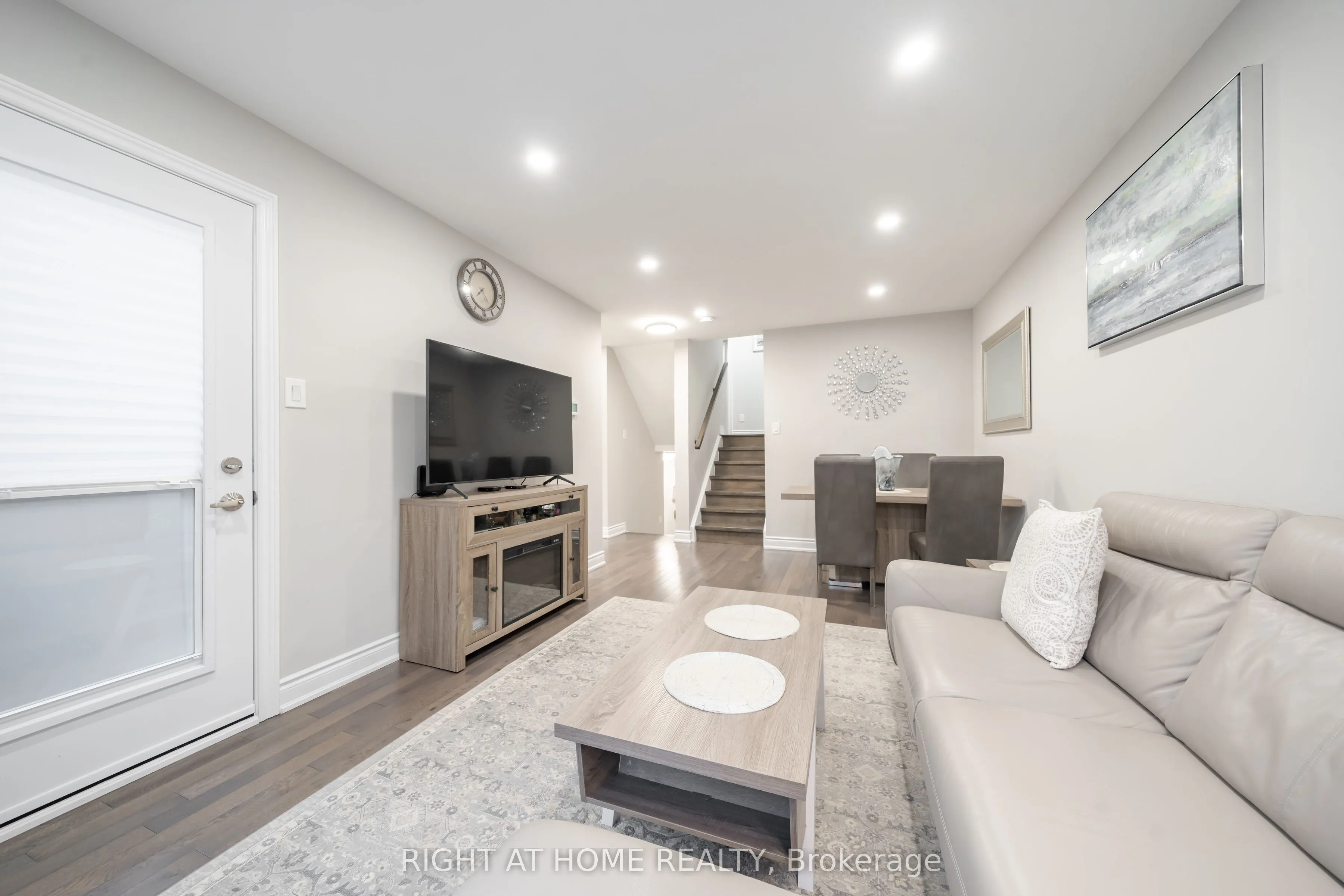 9 Royal Cedar Court