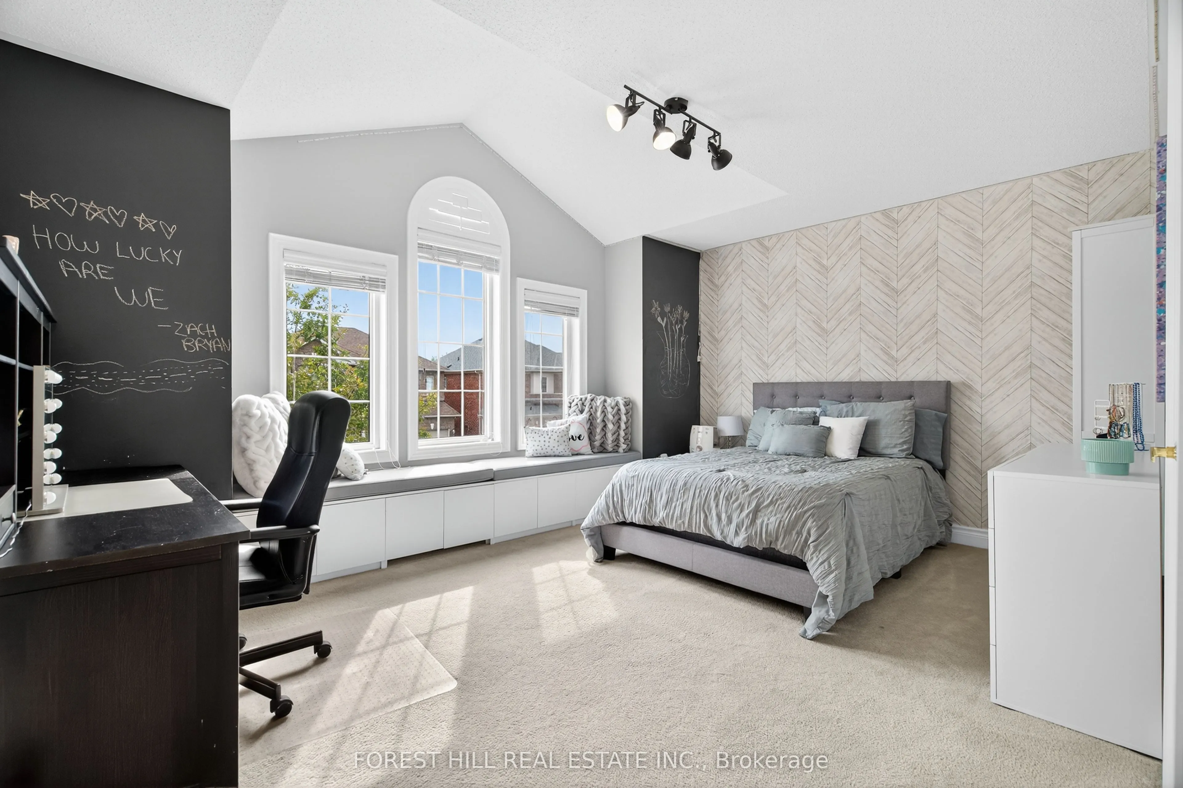 10 Mendel Crescent