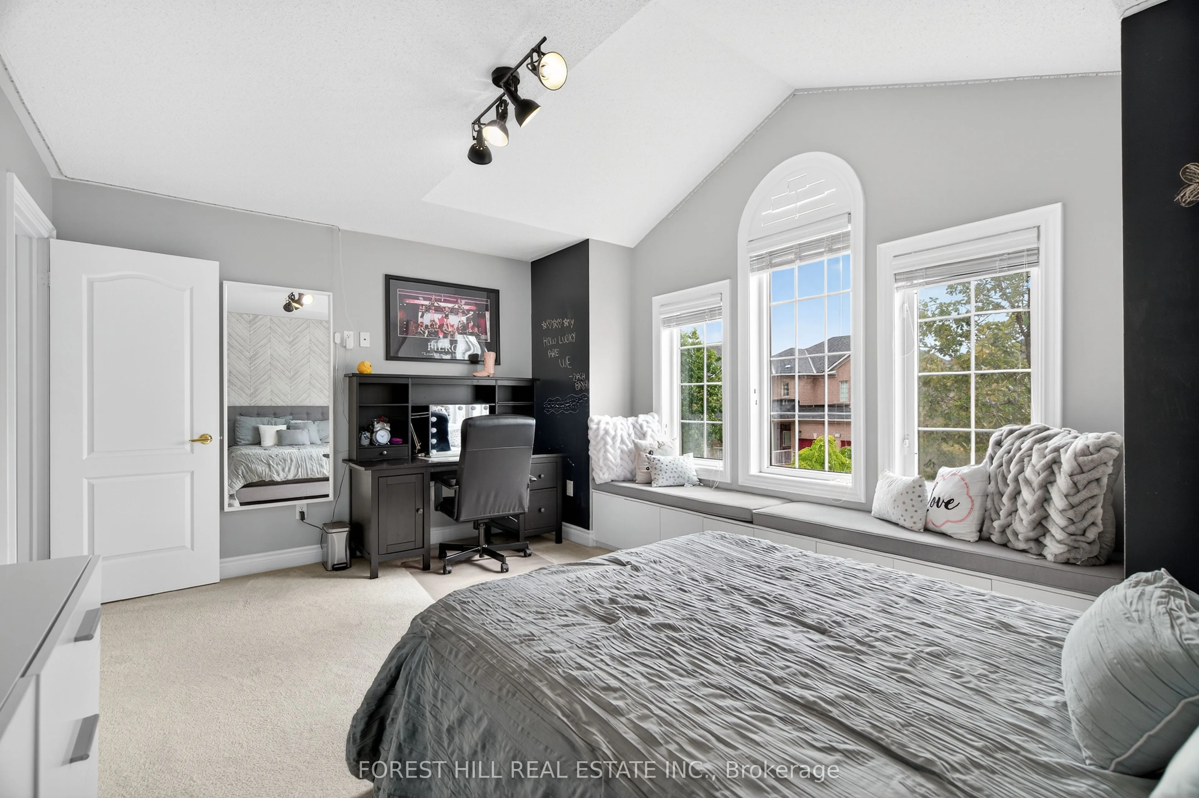 10 Mendel Crescent