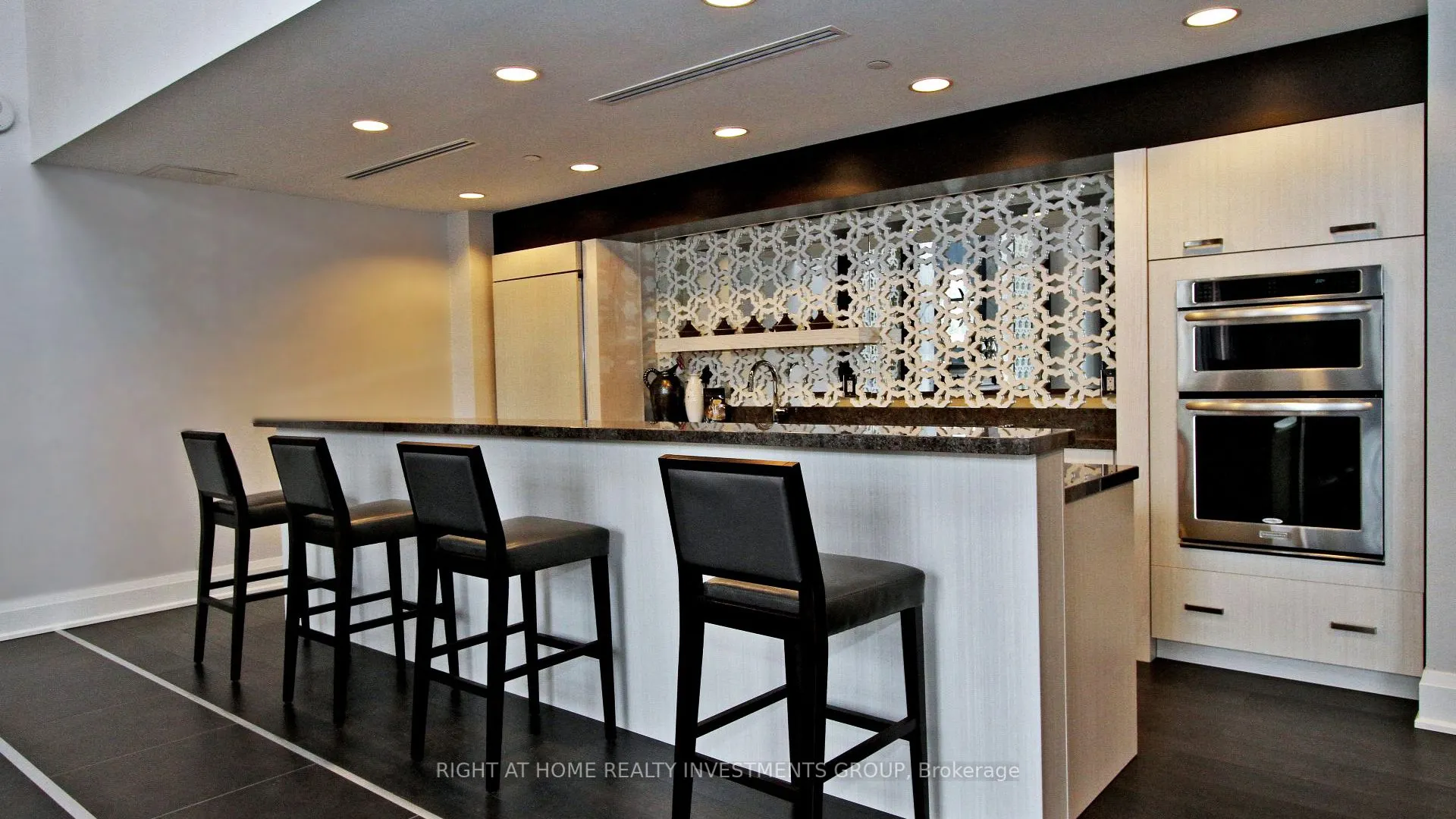 7608 Yonge Street, #430