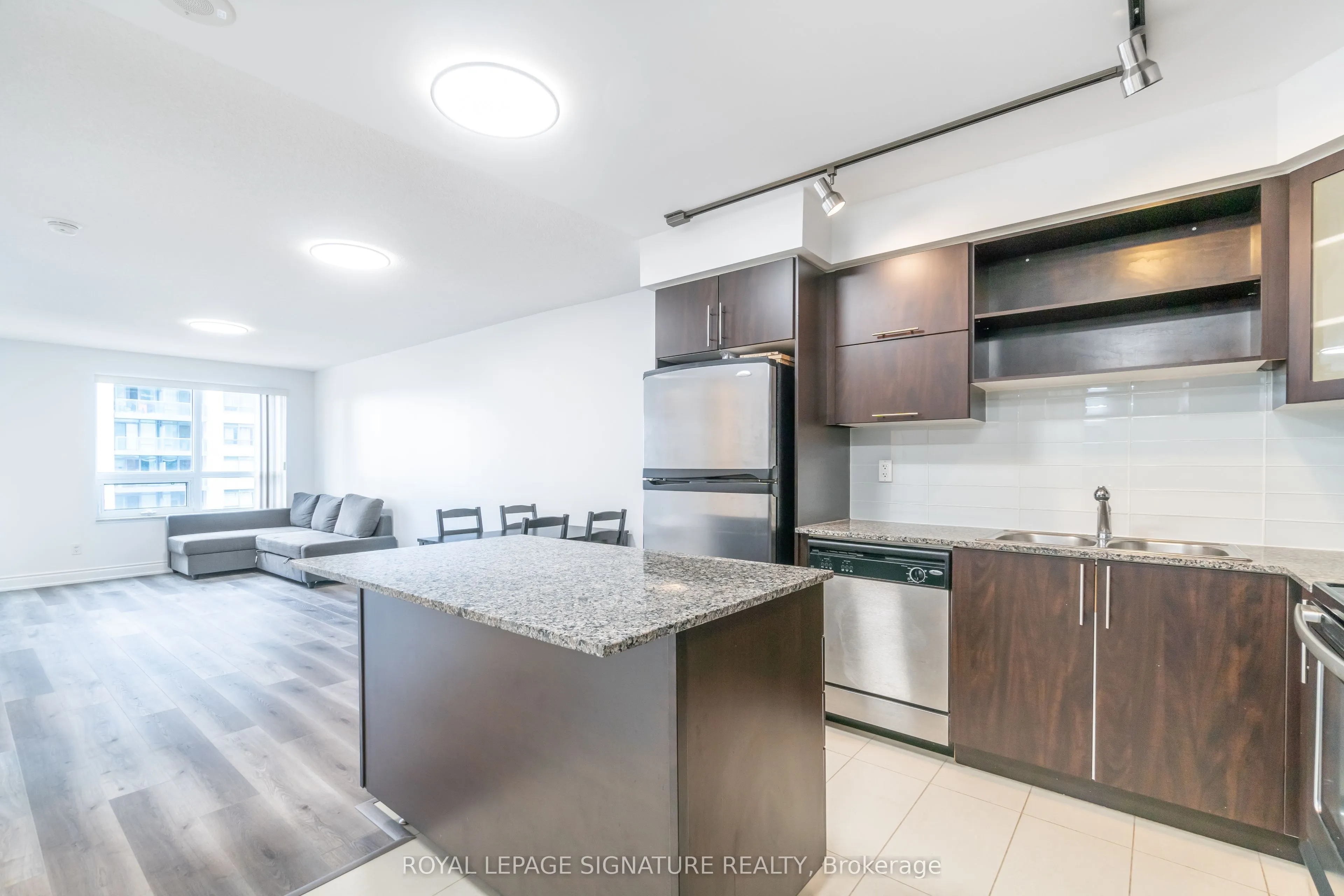 60 South Town Centre Boulevard, #809