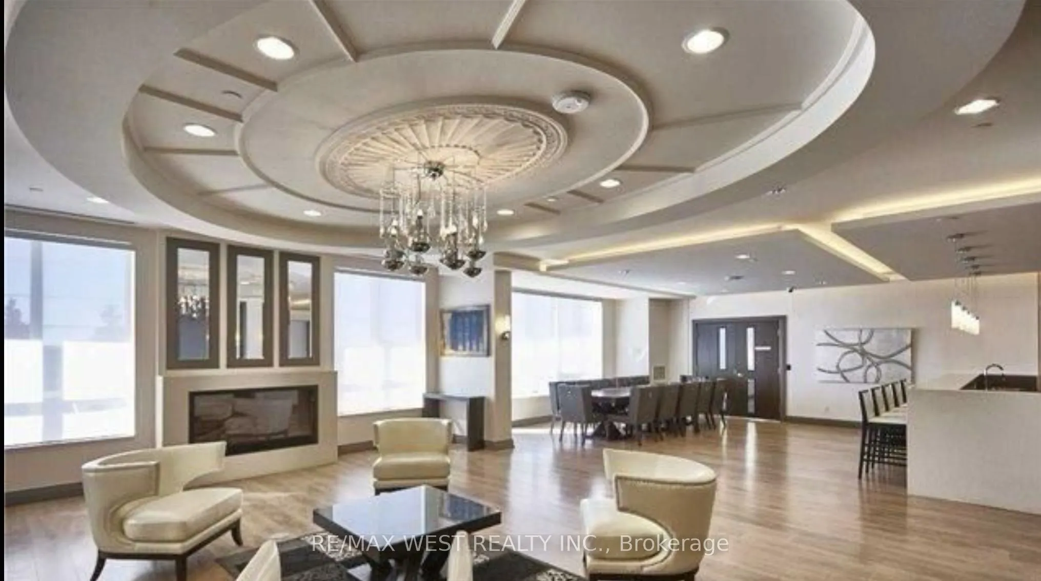 7161 Yonge Street, #327