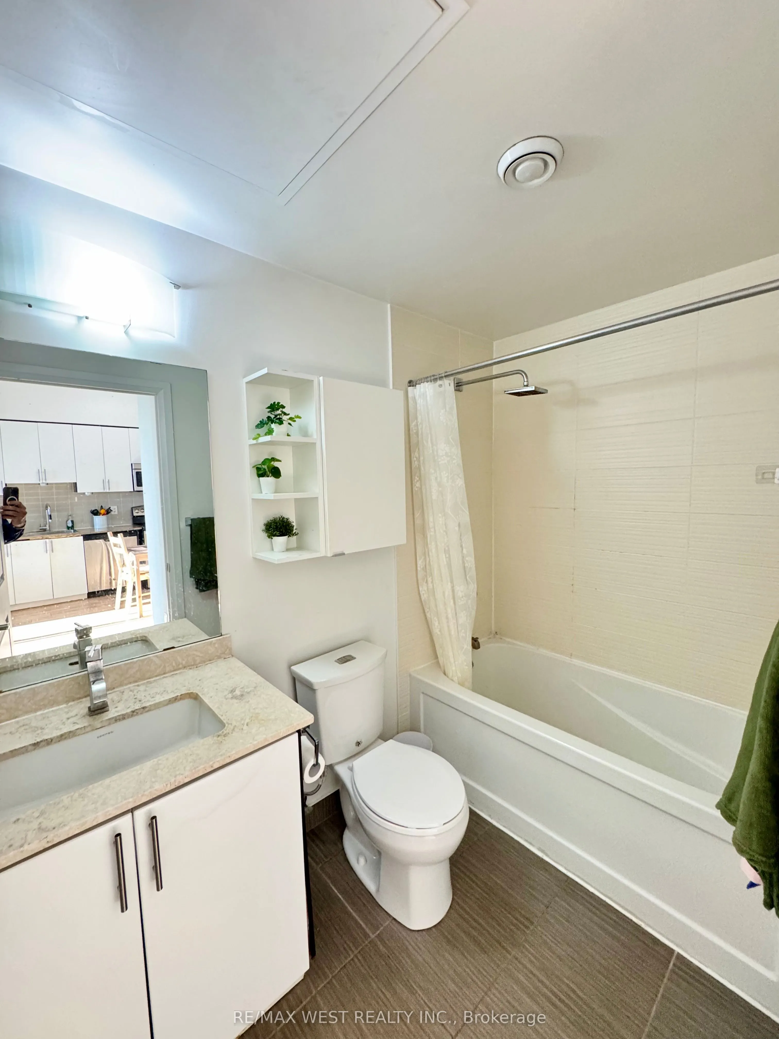 7161 Yonge Street, #327