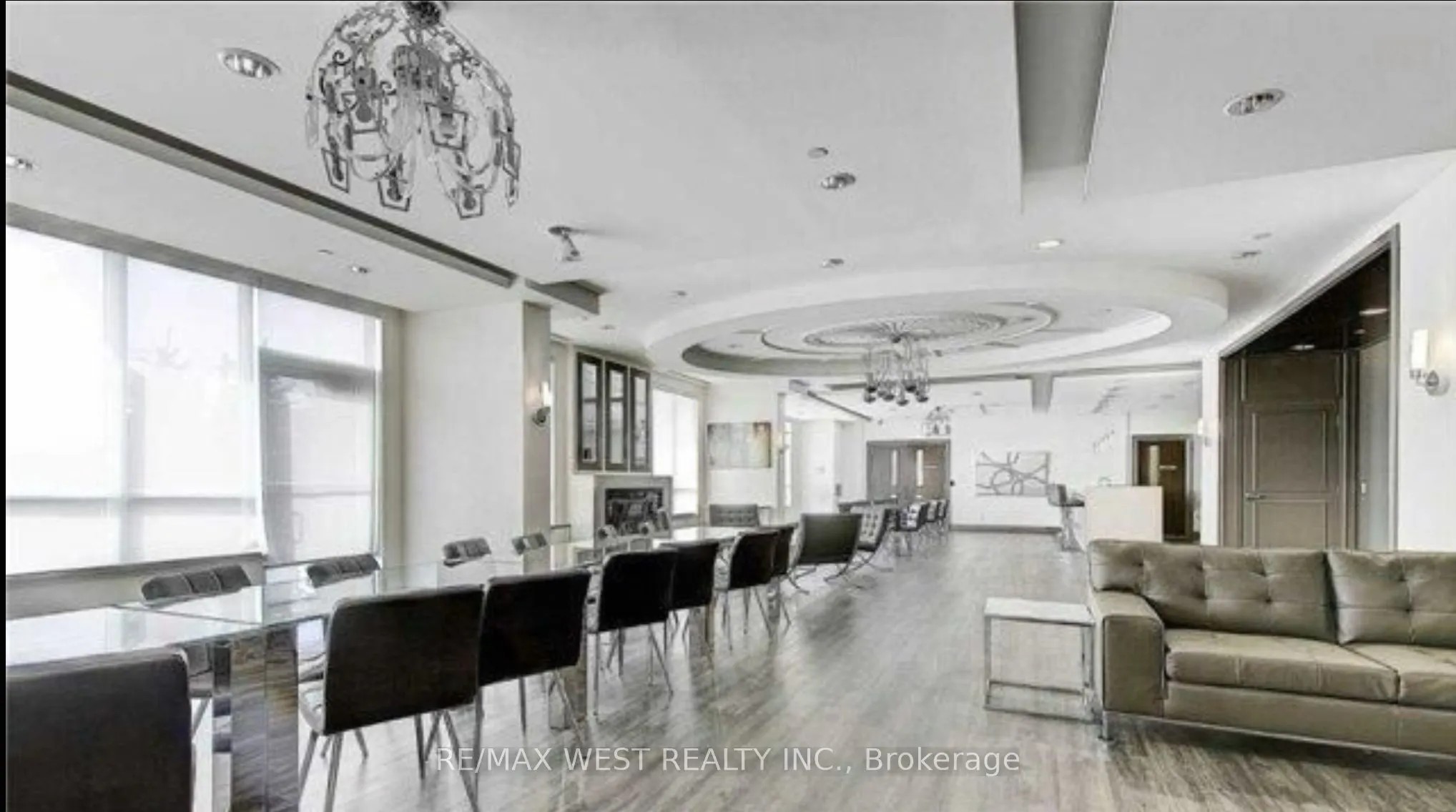 7161 Yonge Street, #327