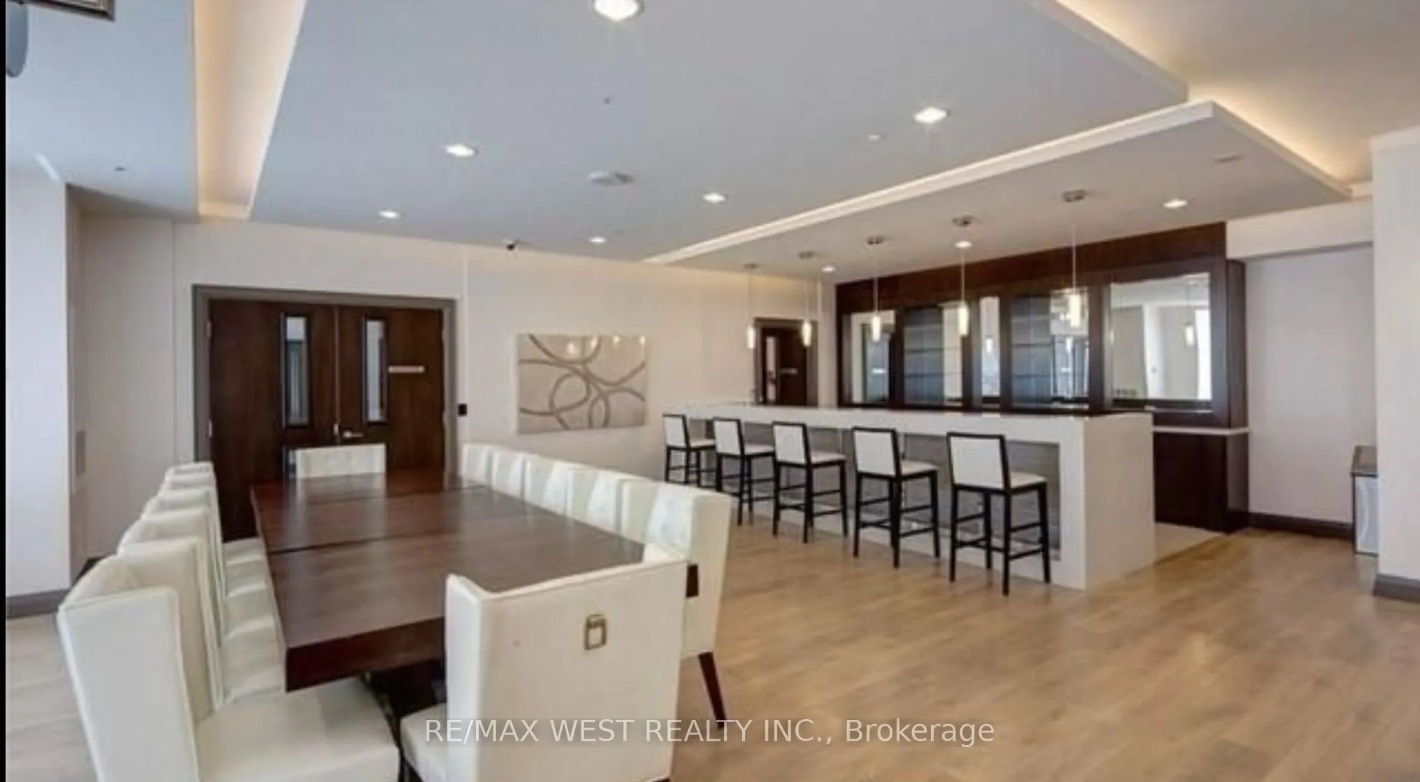 7161 Yonge Street, #327