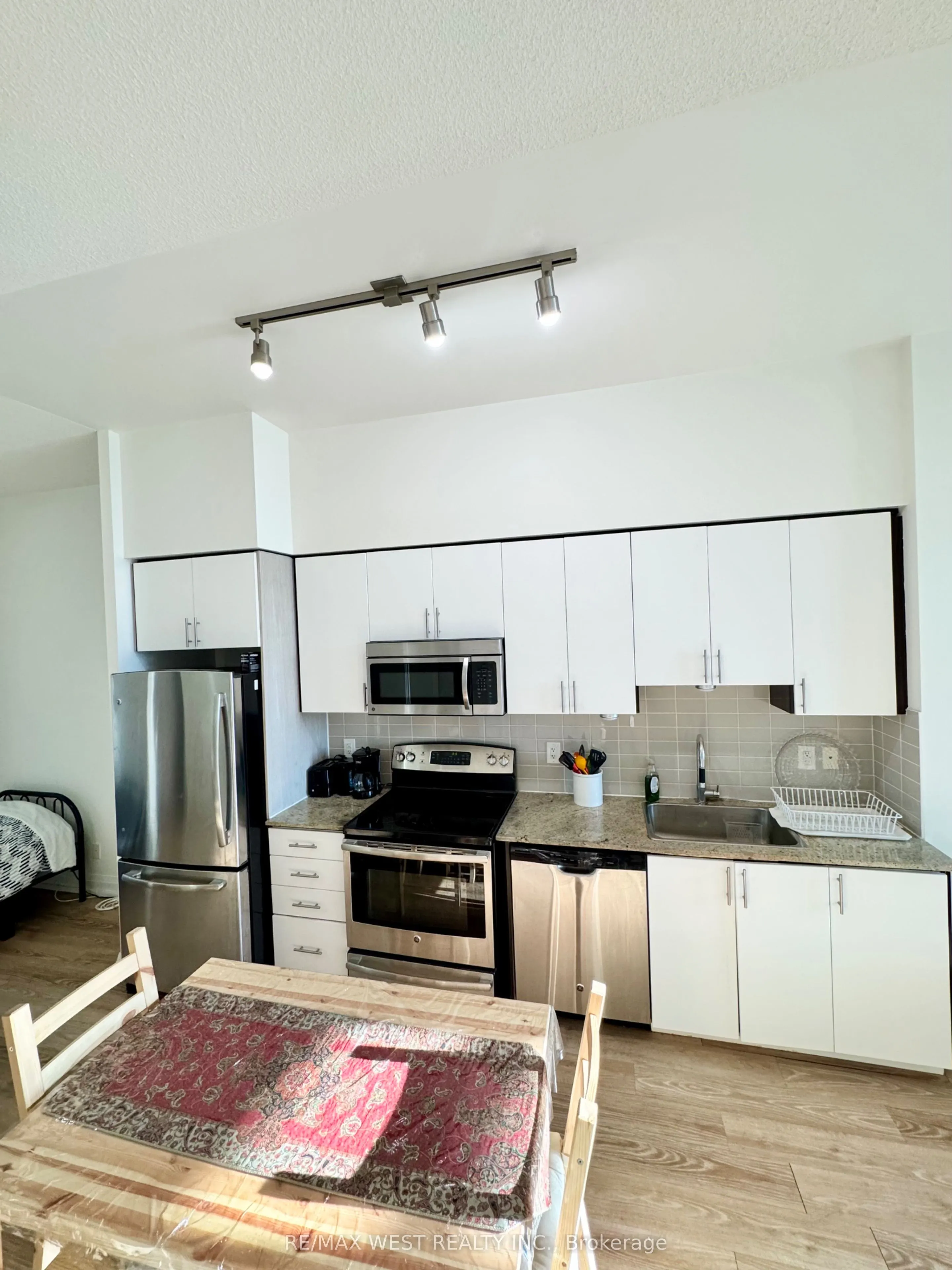 7161 Yonge Street, #327