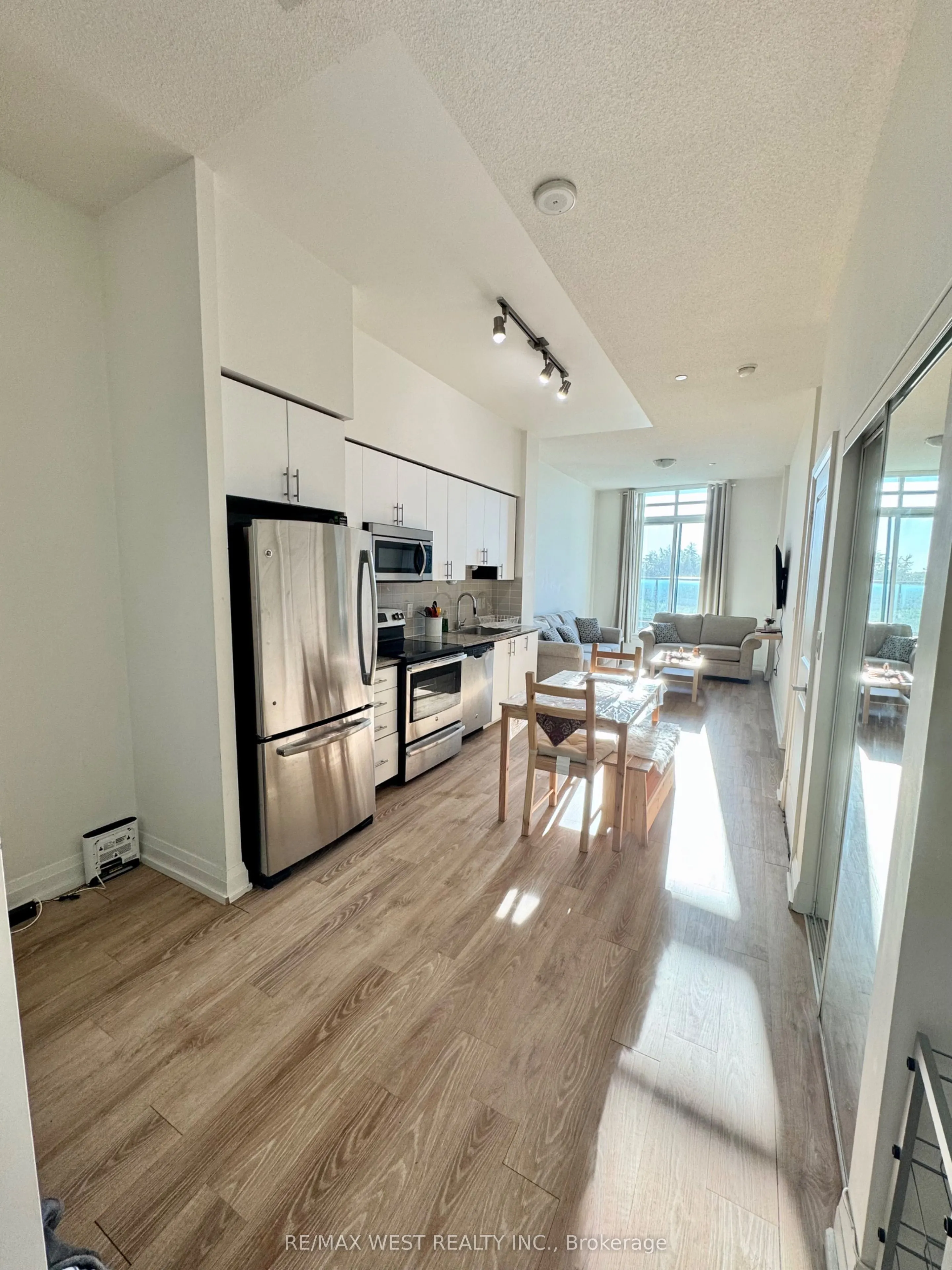 7161 Yonge Street, #327
