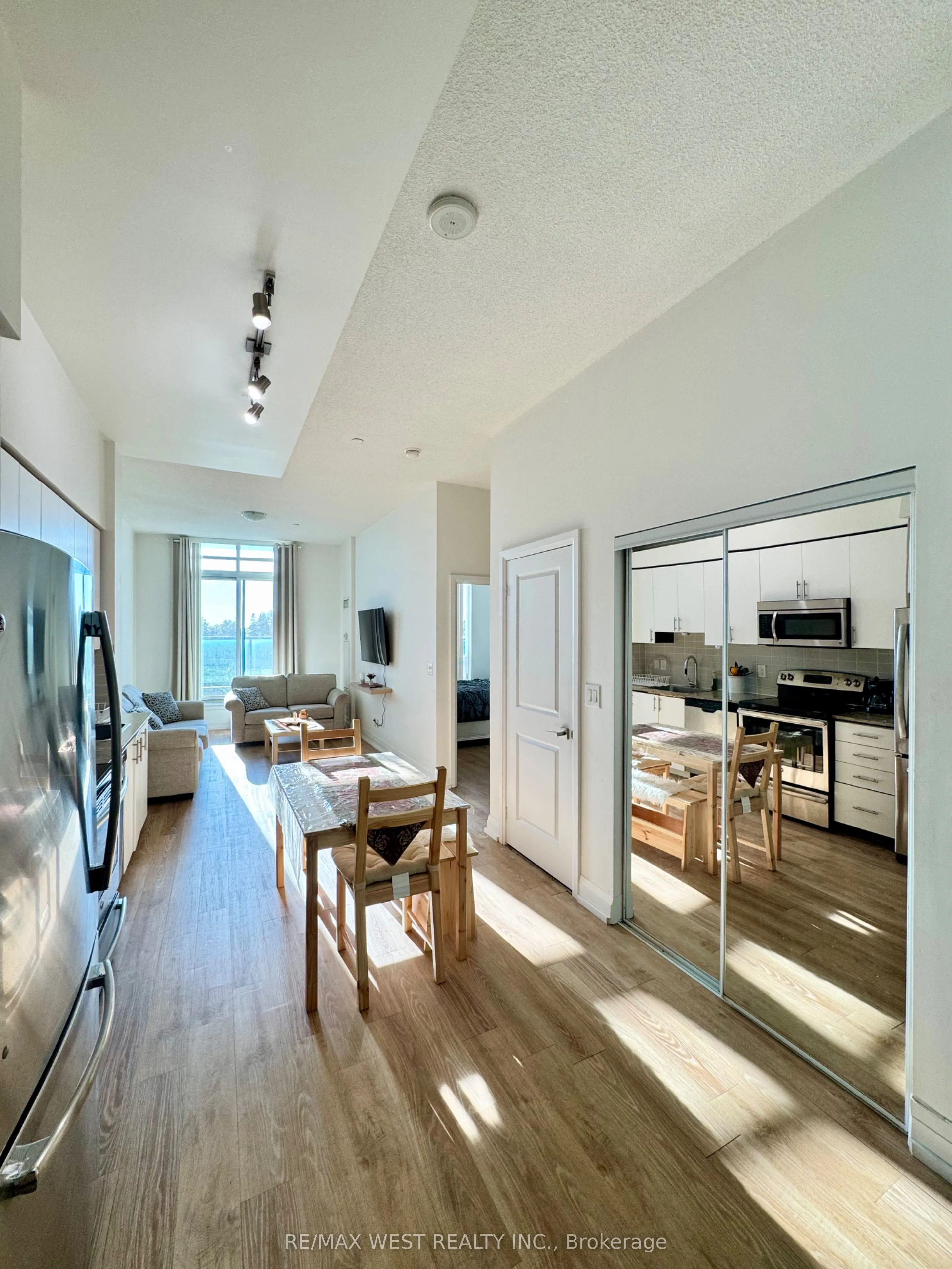 7161 Yonge Street, #327