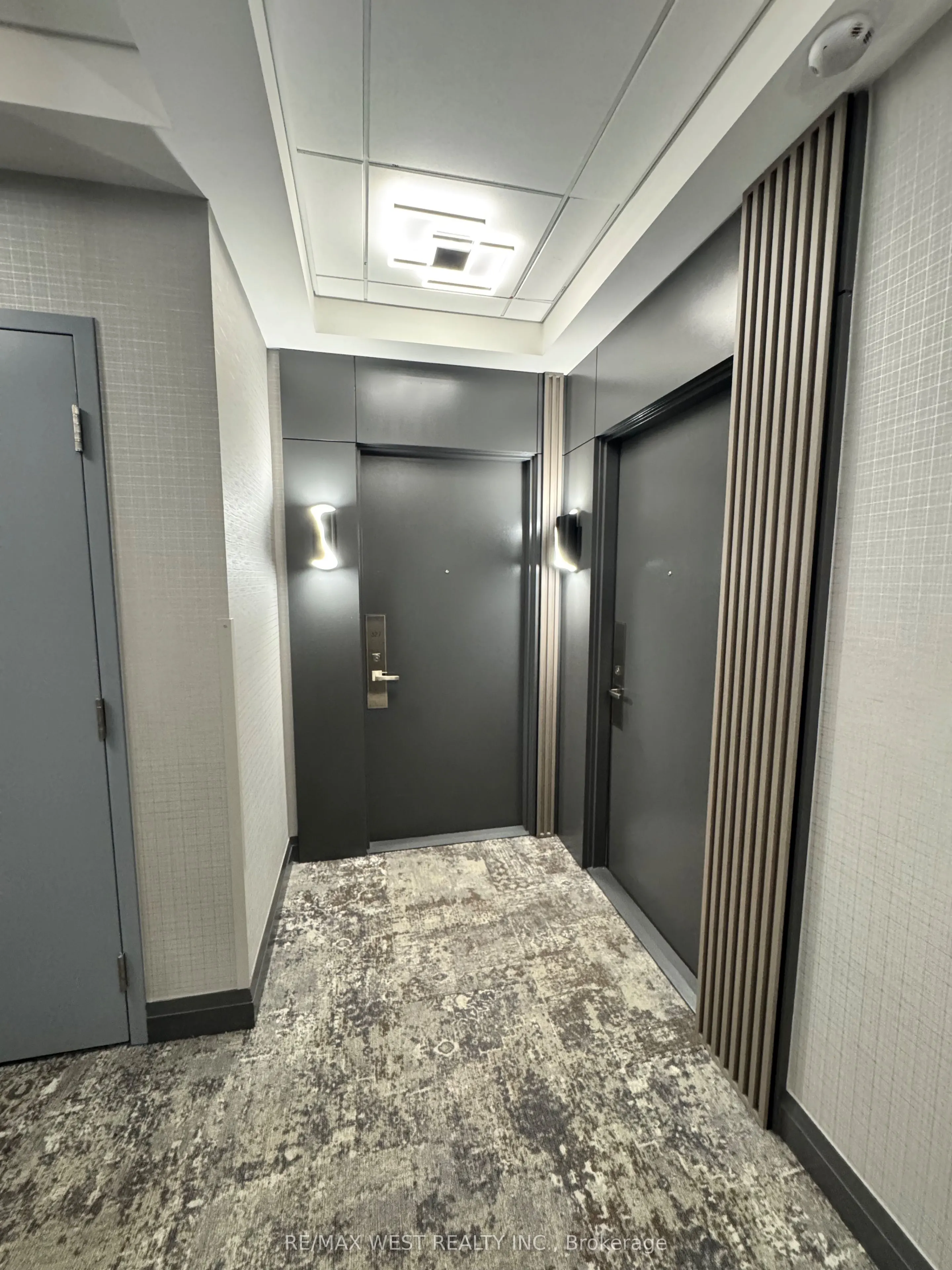 7161 Yonge Street, #327