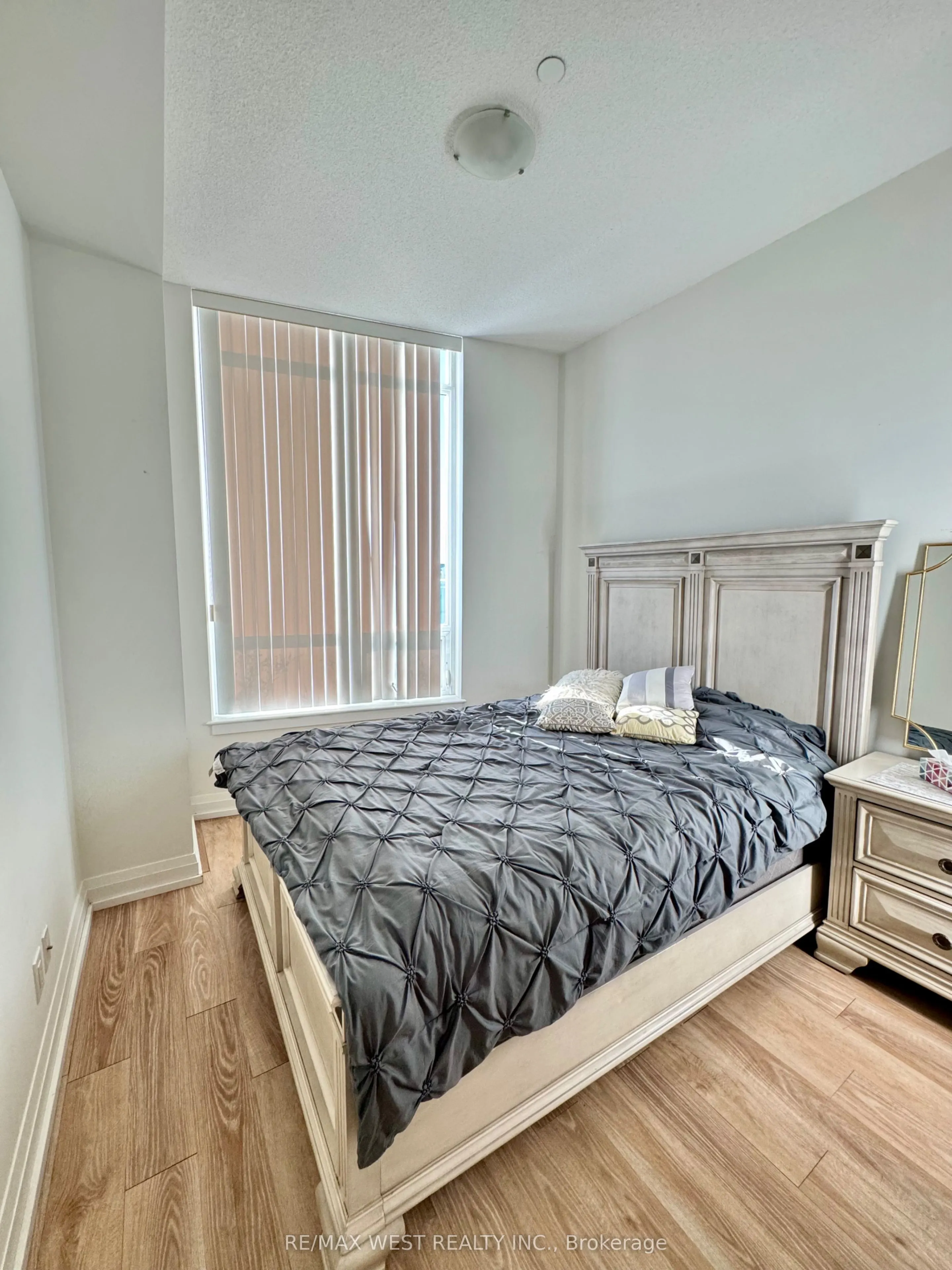7161 Yonge Street, #327