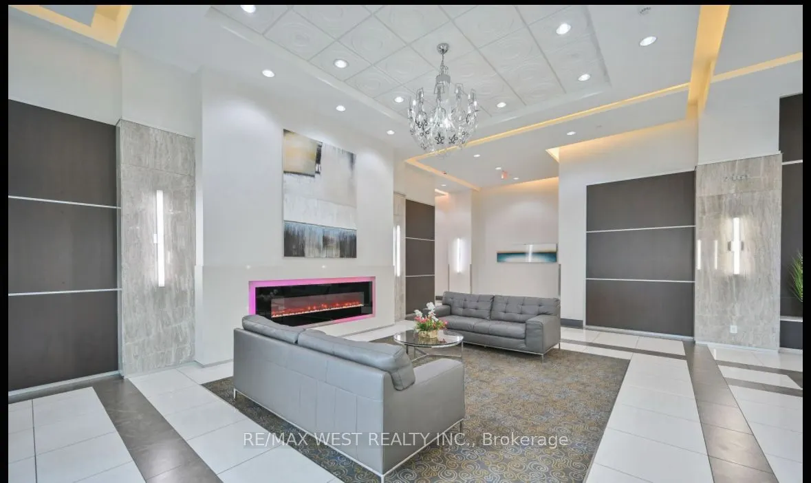 7161 Yonge Street, #327