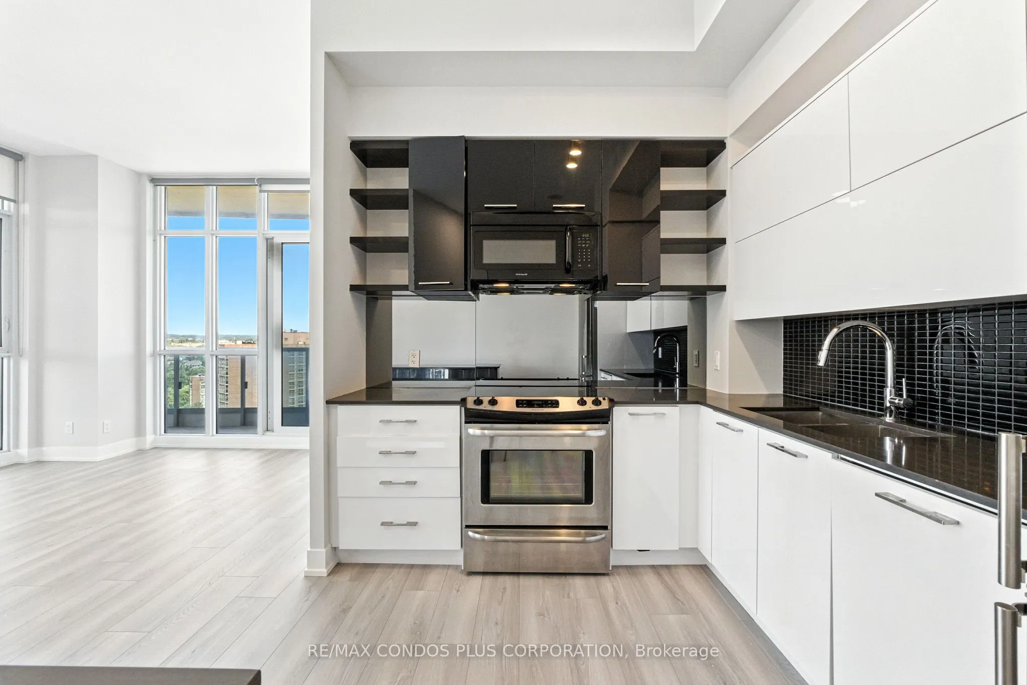 9471 Yonge Street, #Lph15