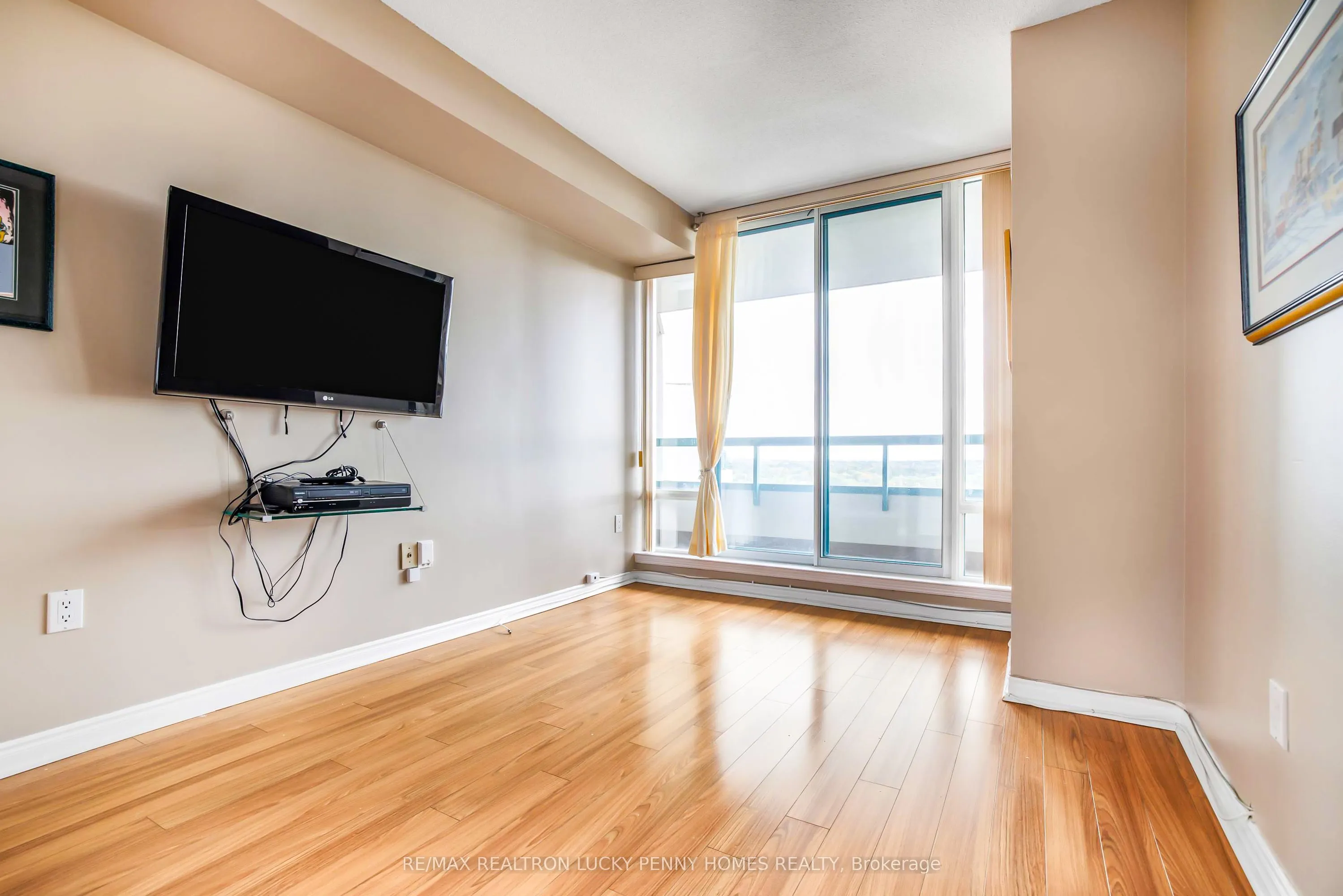 7250 Yonge Street, #804