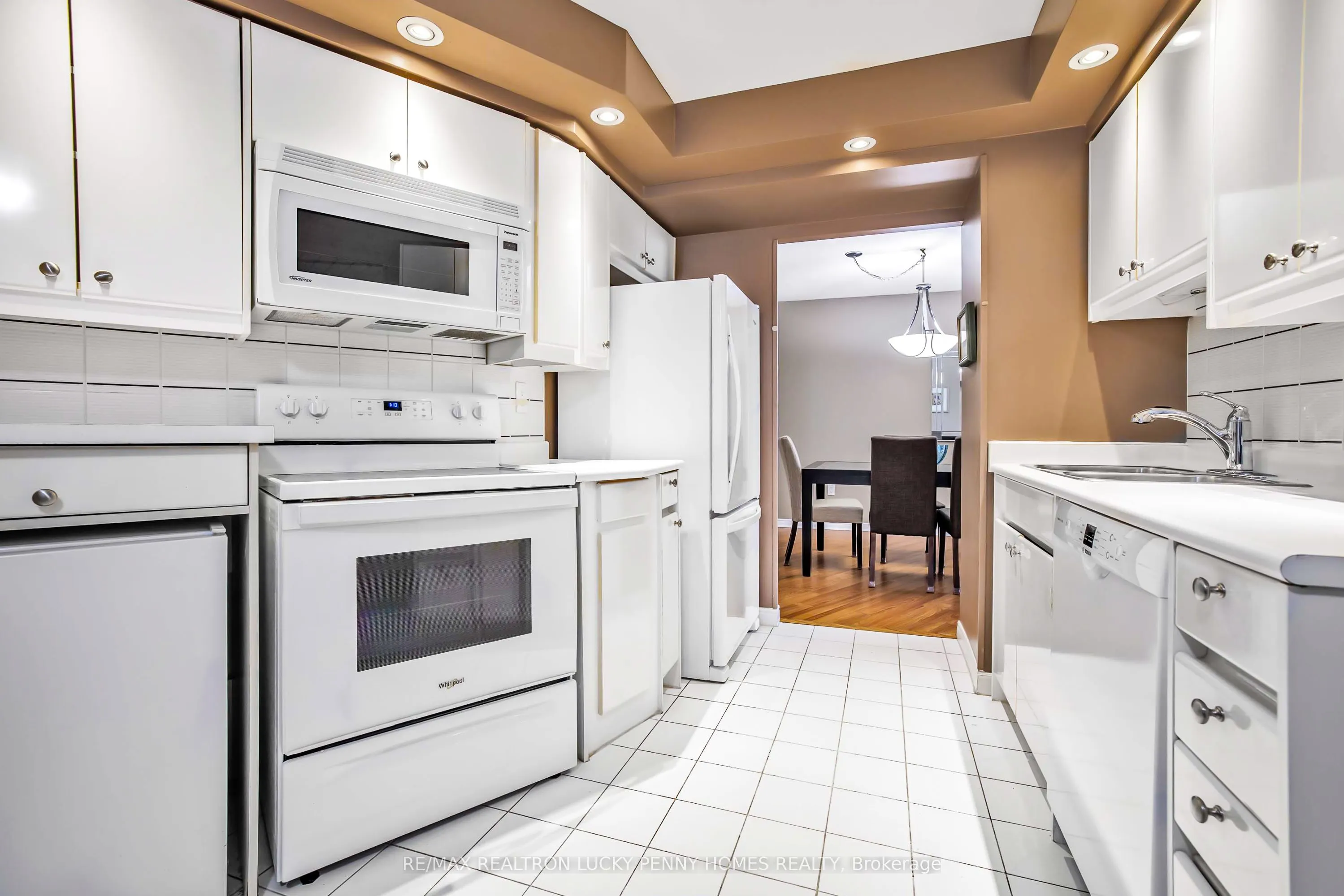 7250 Yonge Street, #804