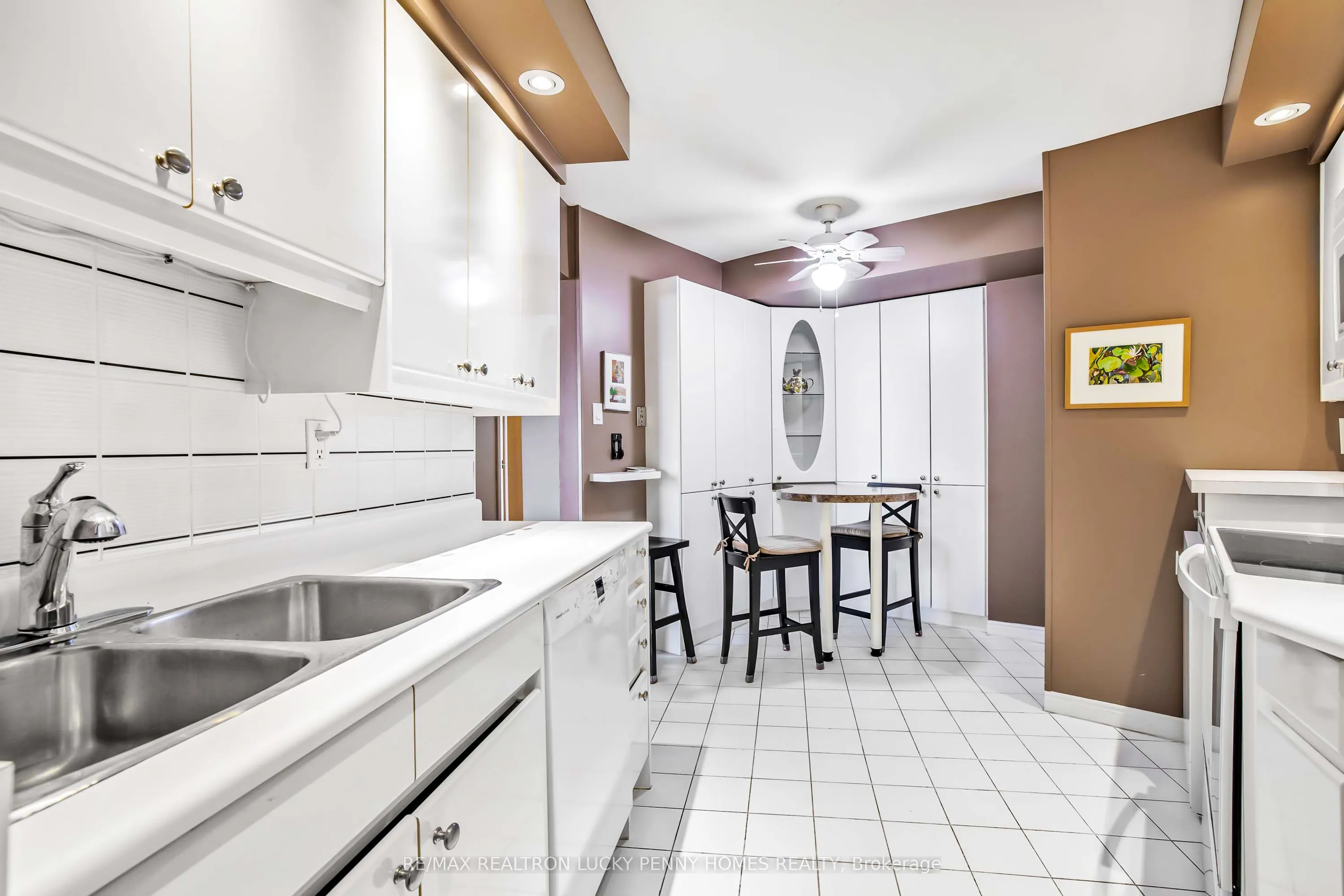 7250 Yonge Street, #804