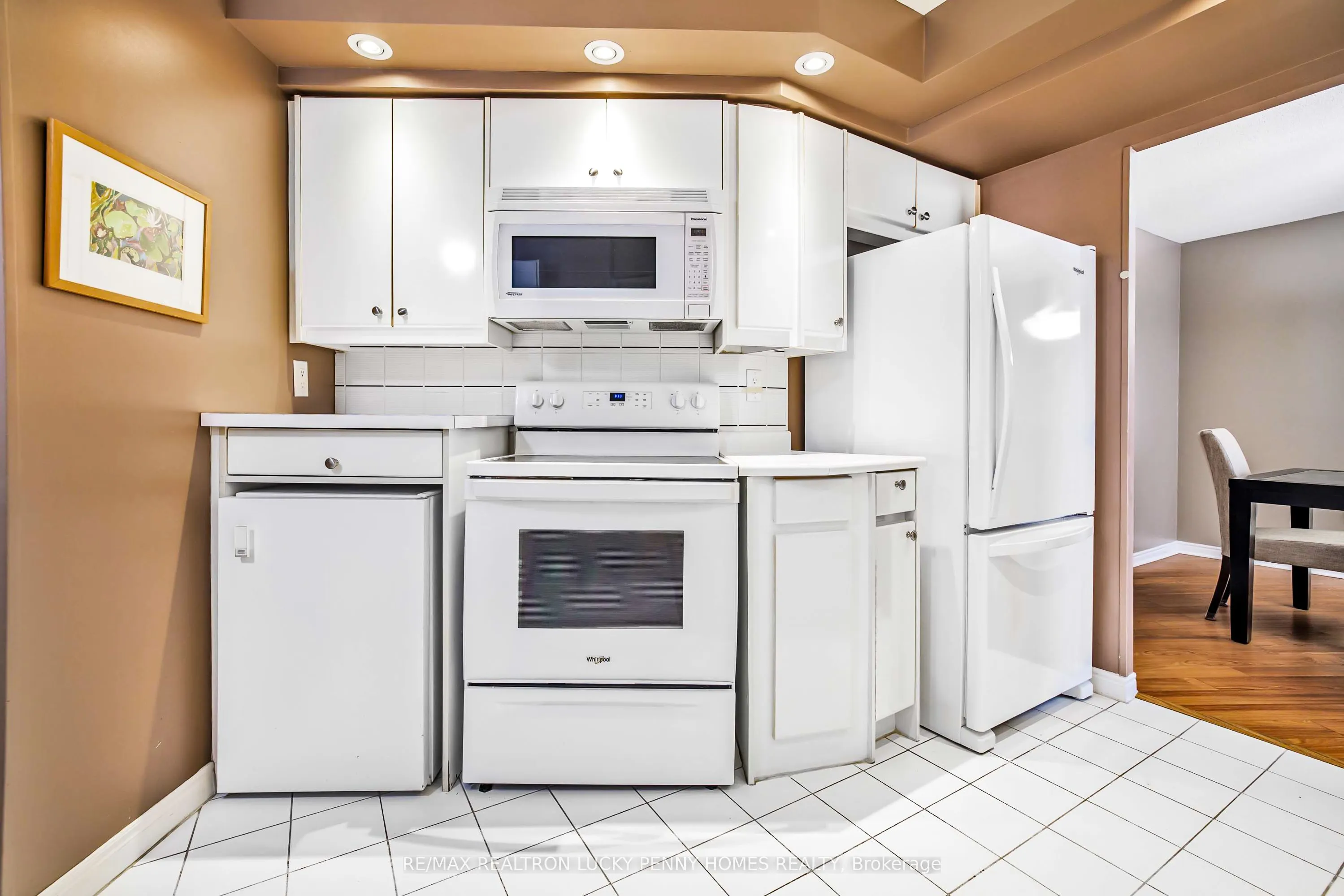 7250 Yonge Street, #804
