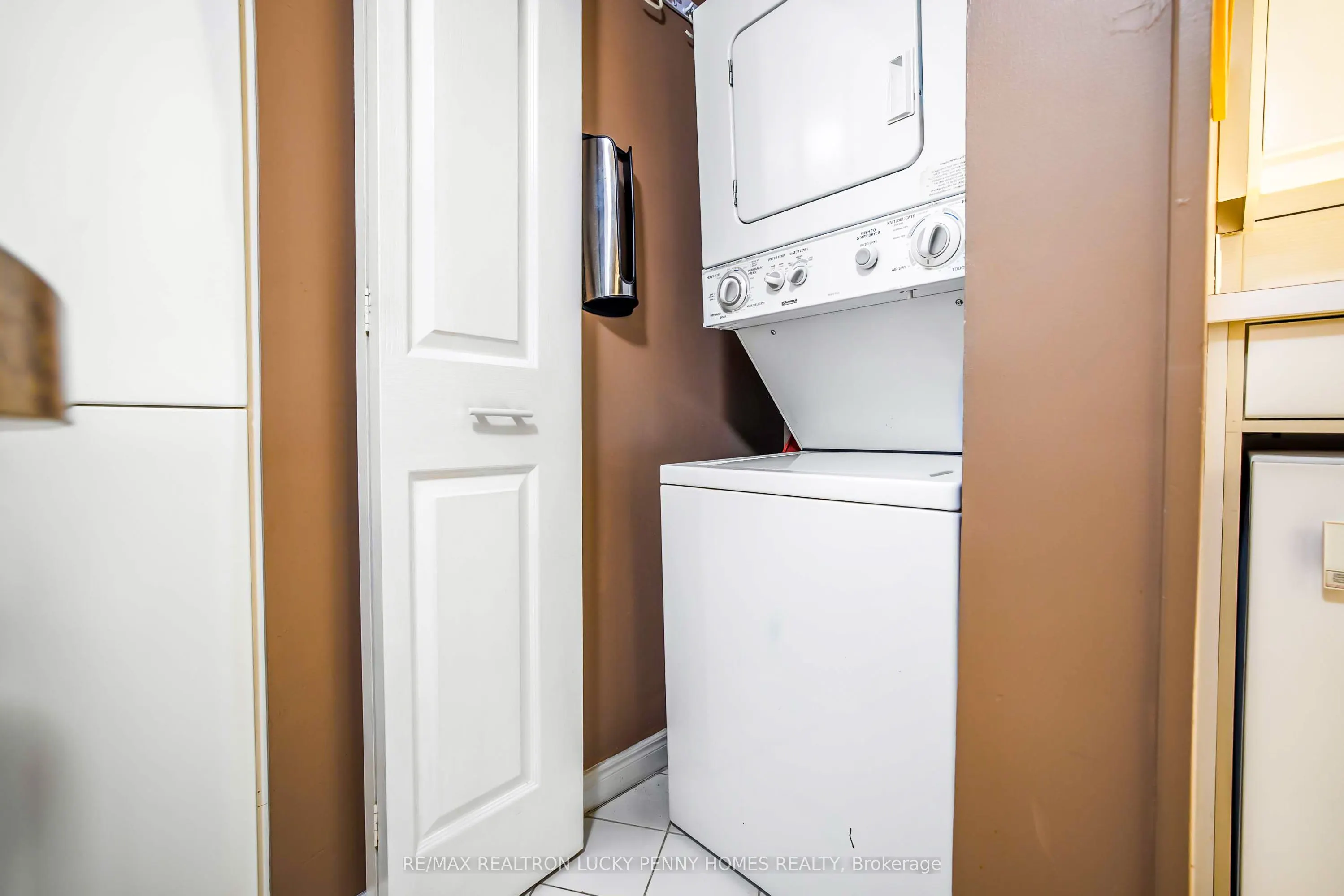 7250 Yonge Street, #804