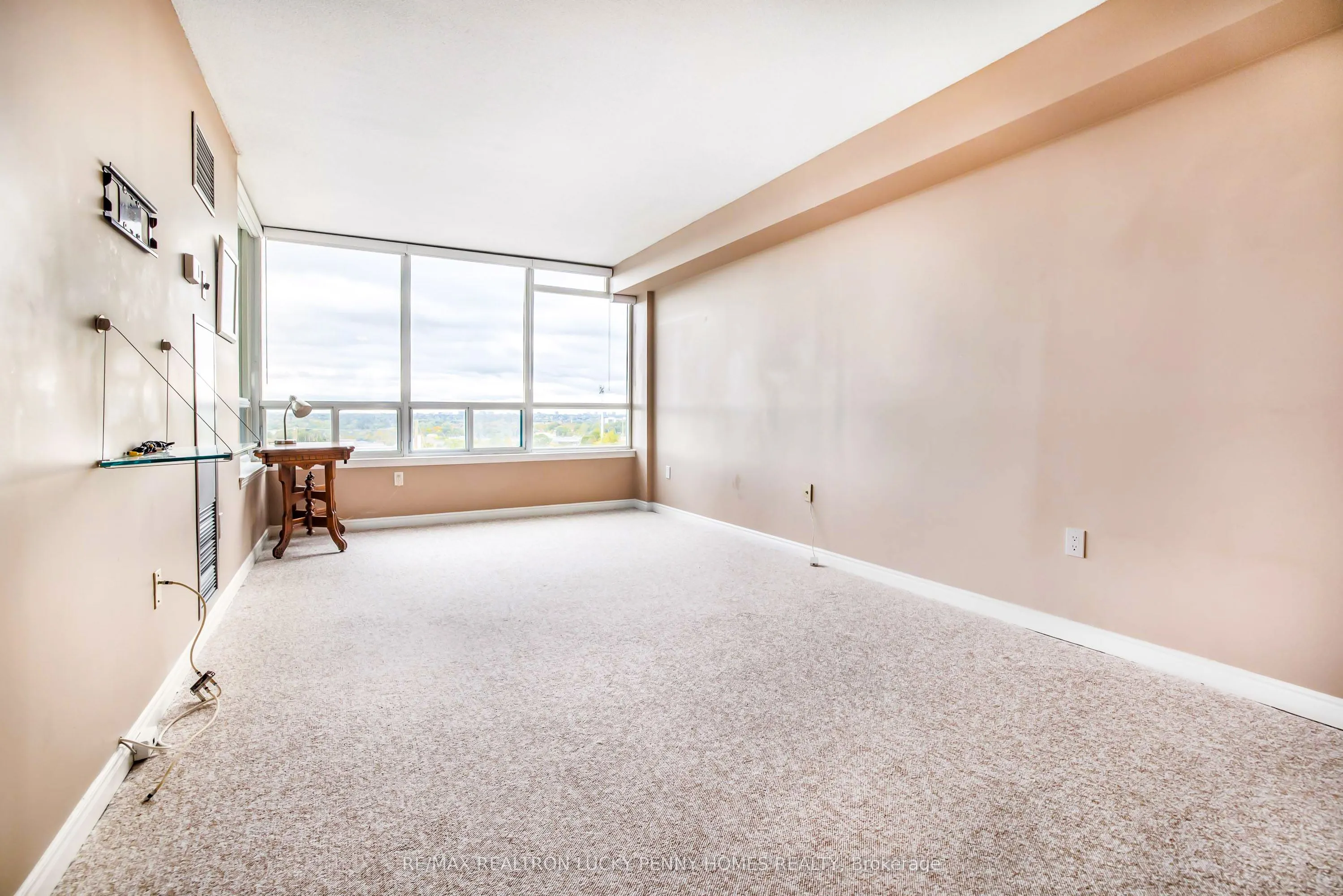7250 Yonge Street, #804