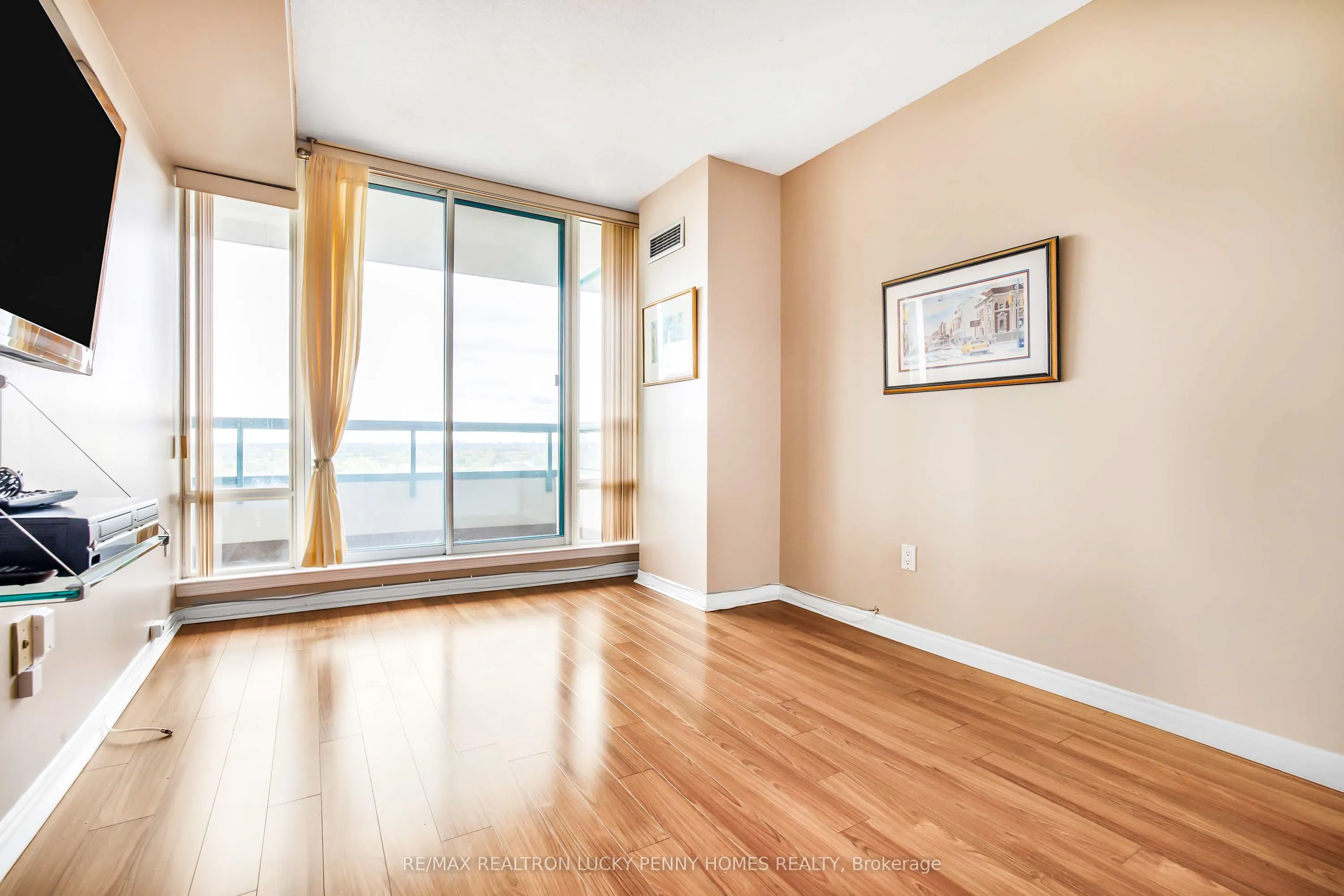 7250 Yonge Street, #804