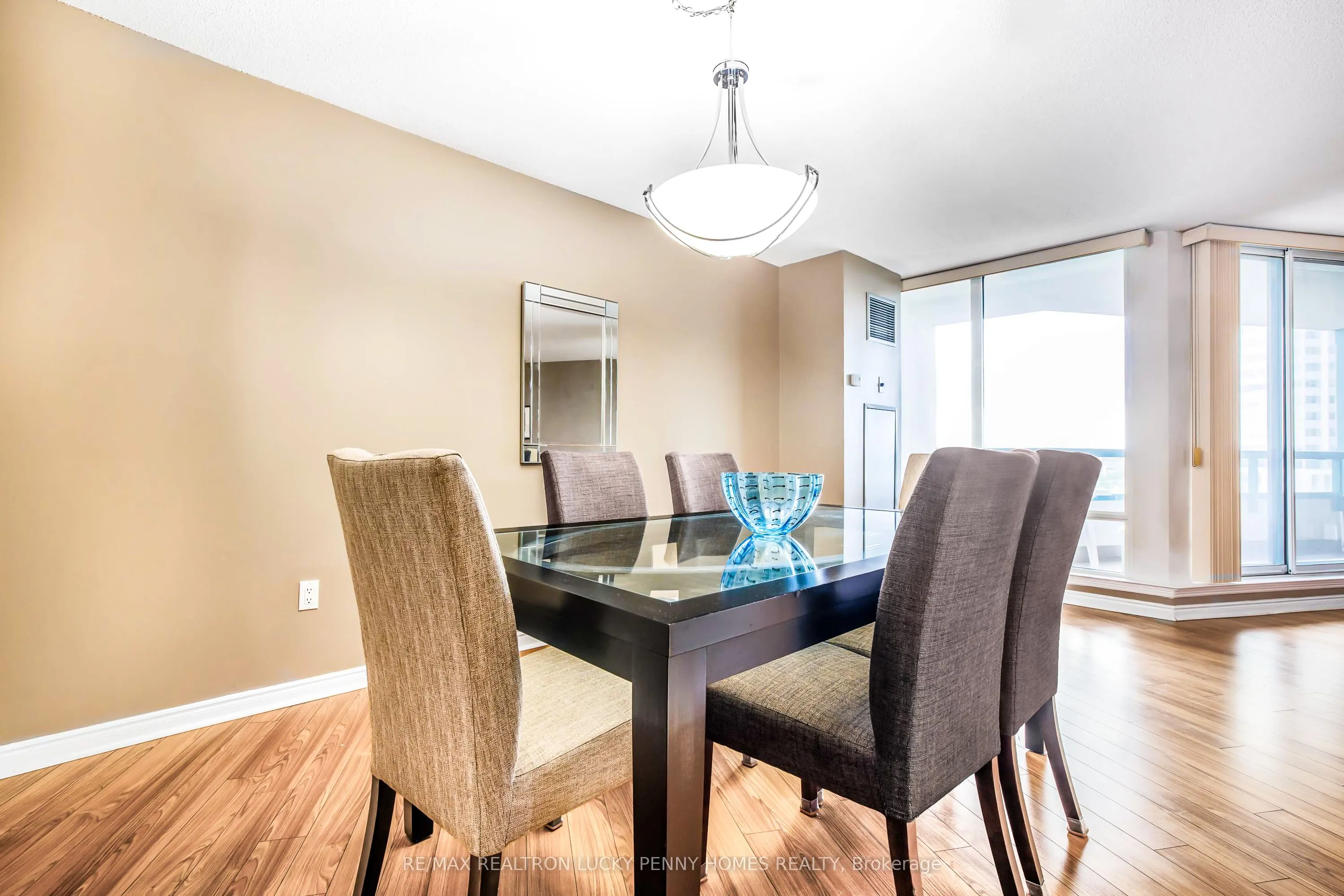 7250 Yonge Street, #804
