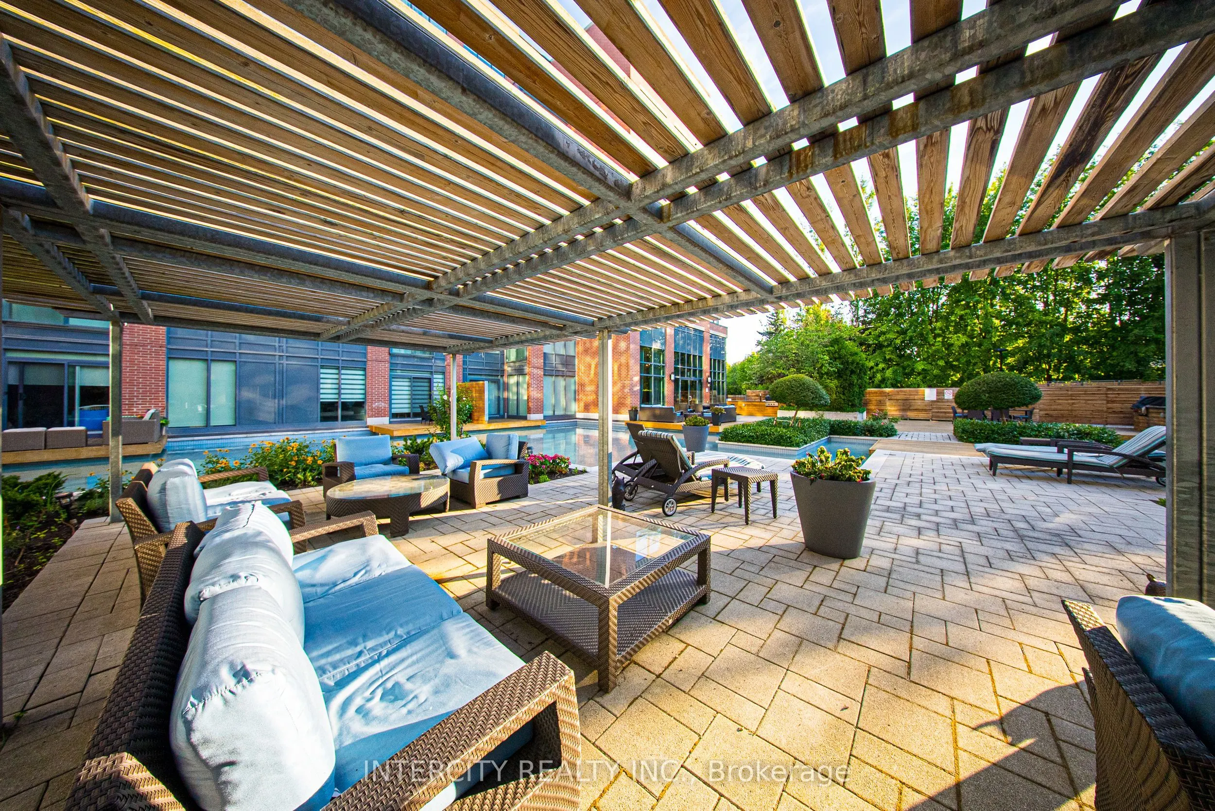 7608 Yonge Street, #PH15